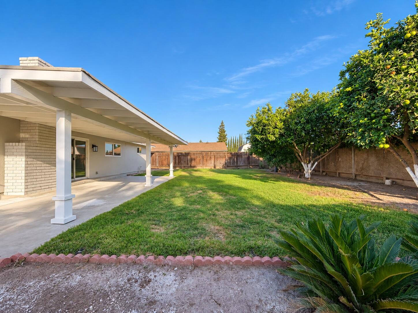 3721 W Country Ave, Visalia, CA 93277