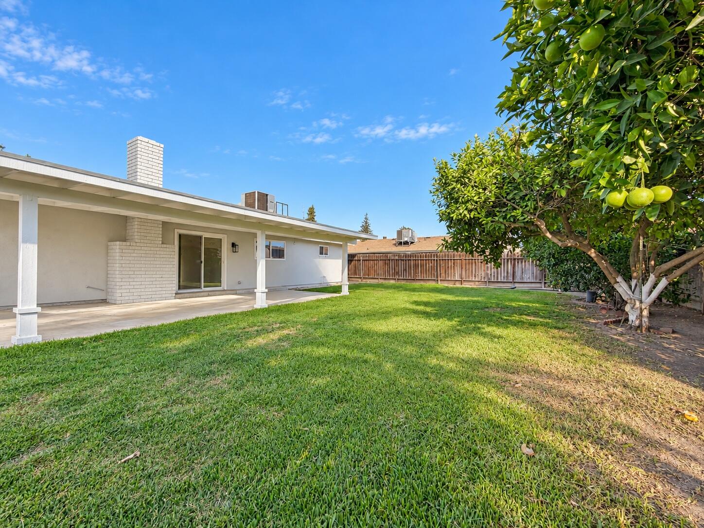 3721 W Country Ave, Visalia, CA 93277