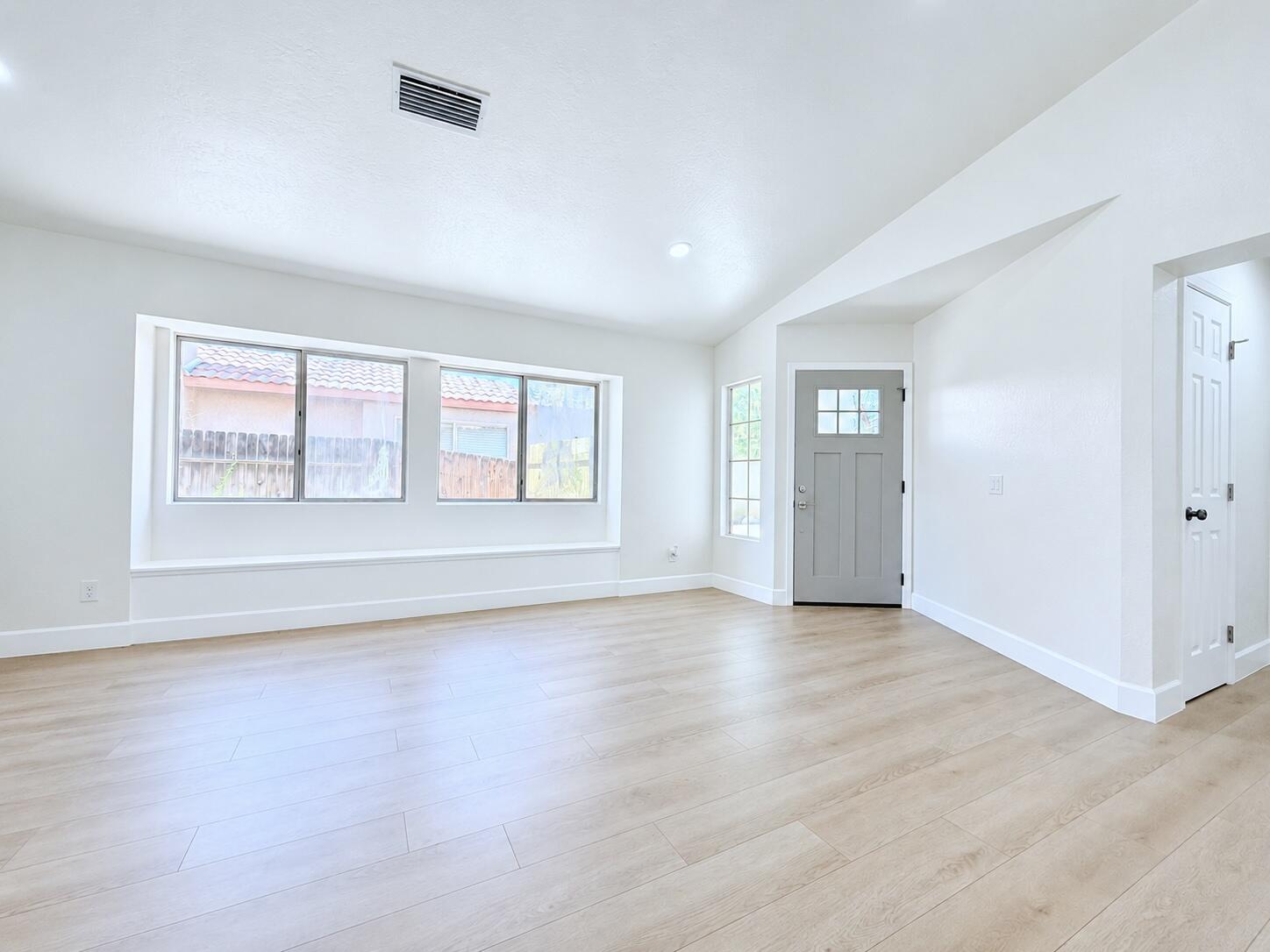 518 E Avenue J 11, Lancaster, CA 93535