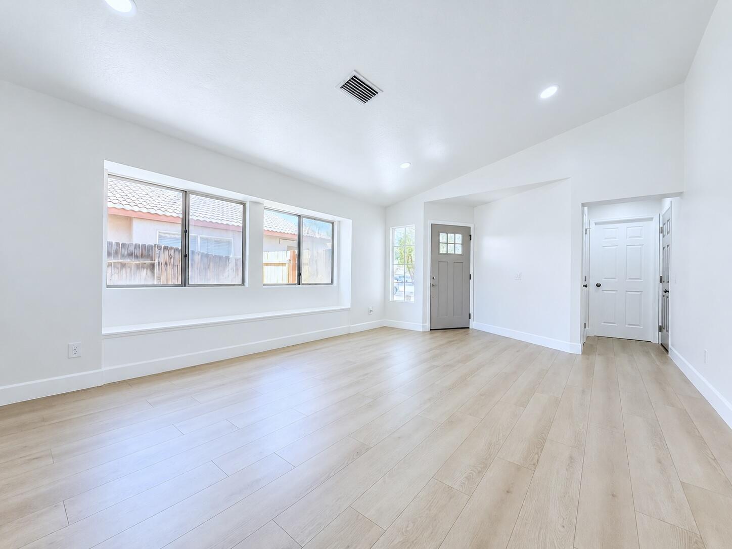 518 E Avenue J 11, Lancaster, CA 93535