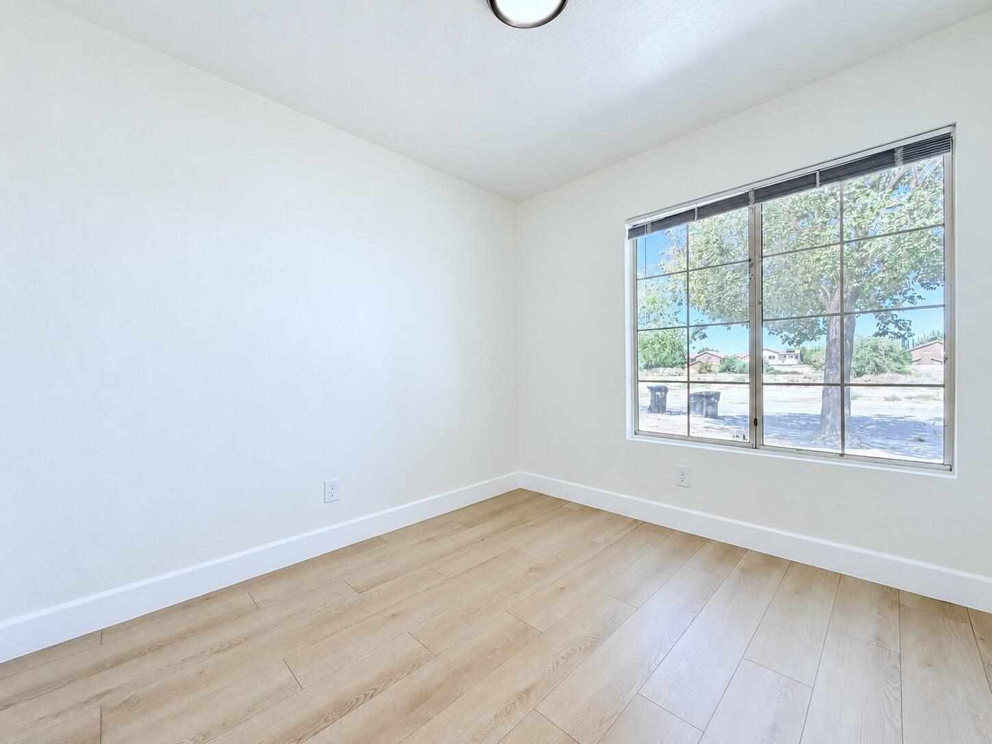518 E Avenue J 11, Lancaster, CA 93535