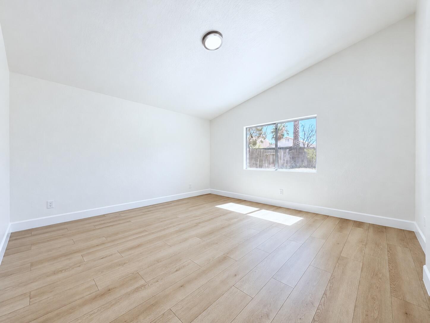 518 E Avenue J 11, Lancaster, CA 93535