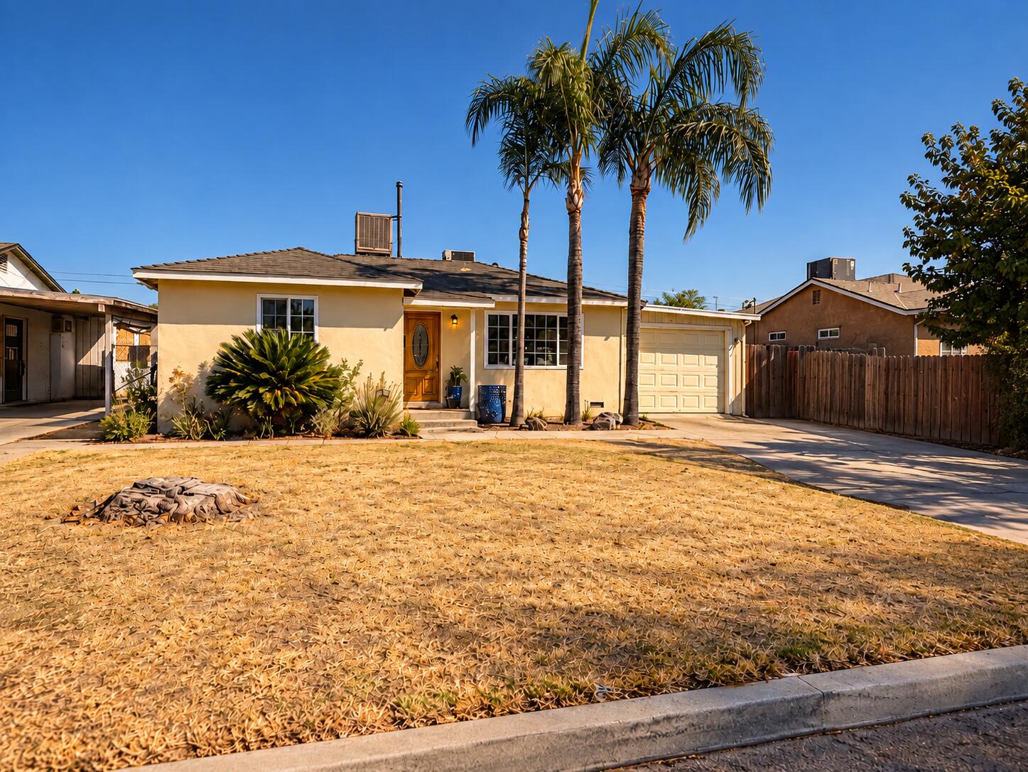 704 N Hall St, Visalia, CA 93291