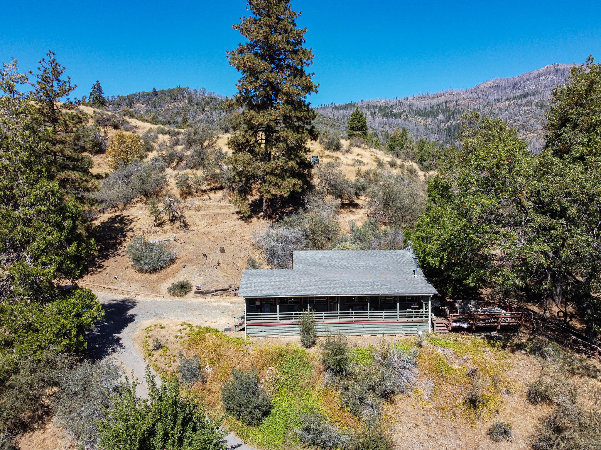 427 Sutherland Dr, Springville, CA 93265