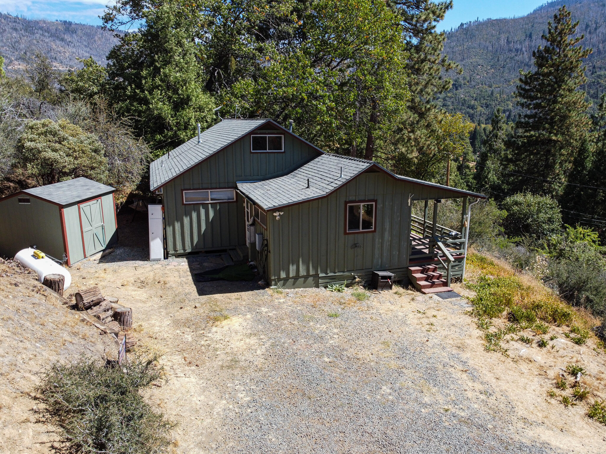 427 Sutherland Dr, Springville, CA 93265