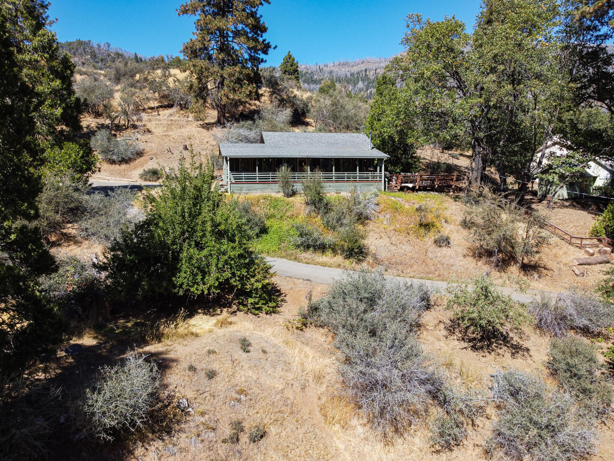 427 Sutherland Dr, Springville, CA 93265