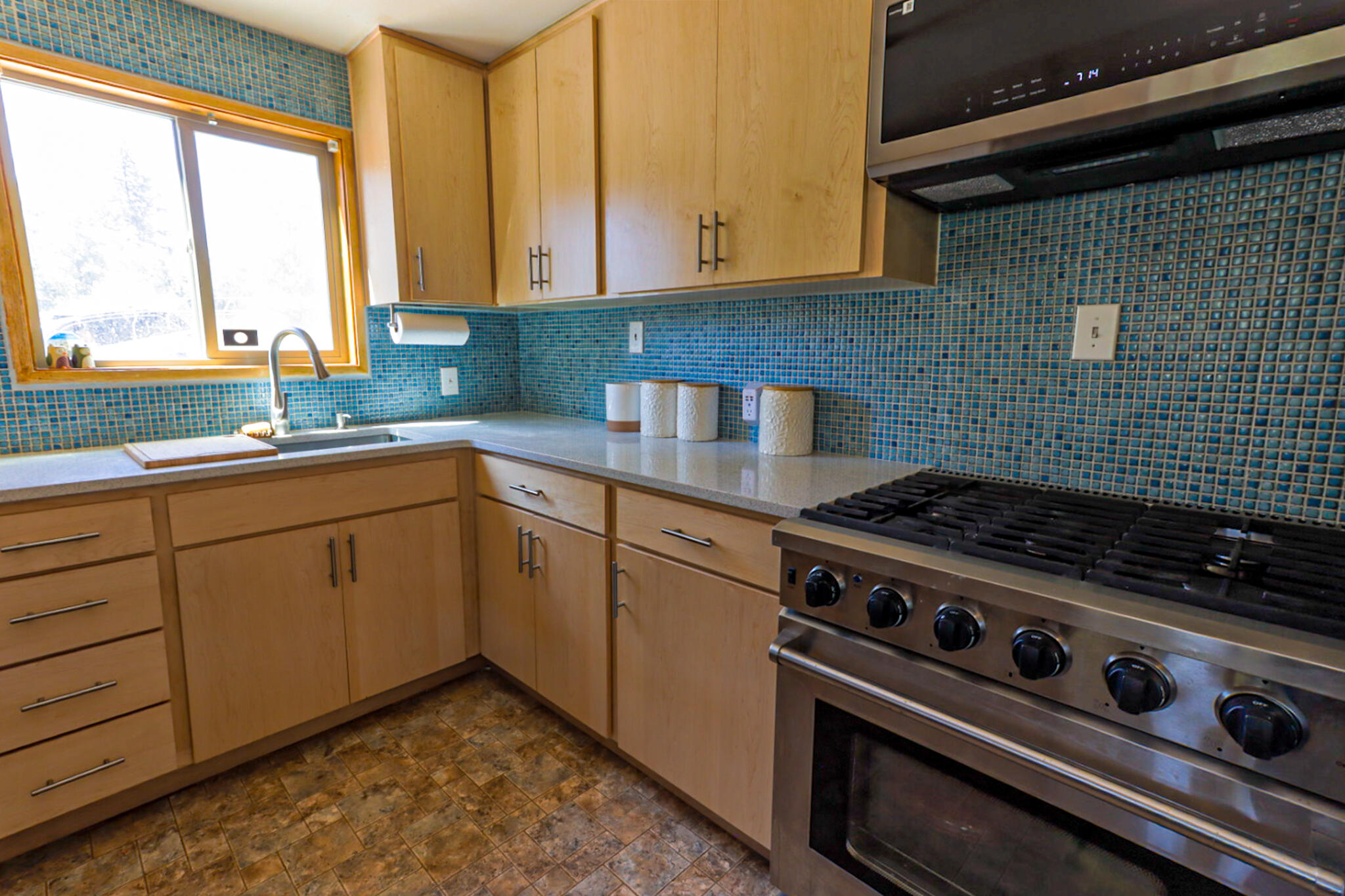 427 Sutherland Dr, Springville, CA 93265