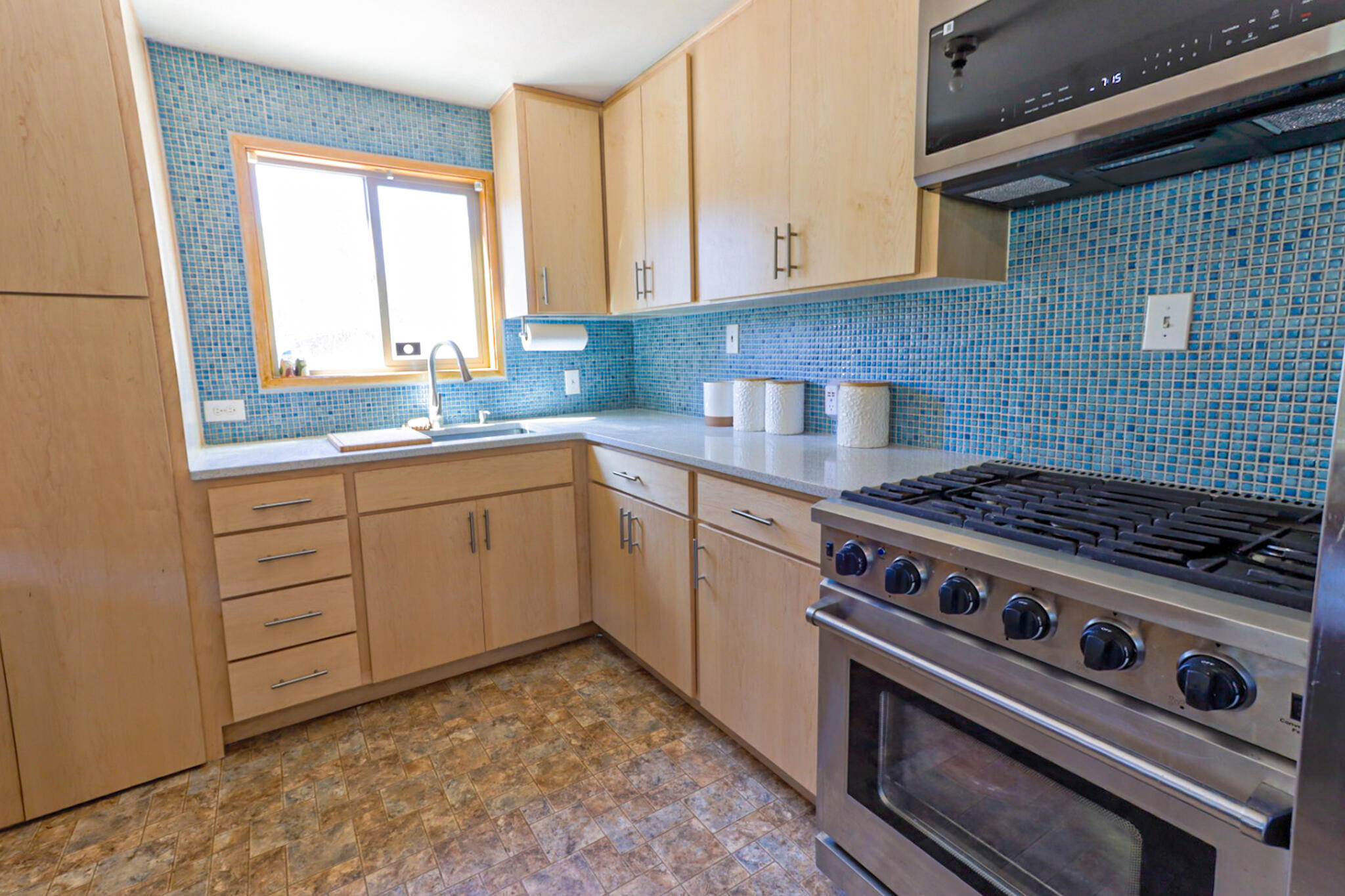 427 Sutherland Dr, Springville, CA 93265
