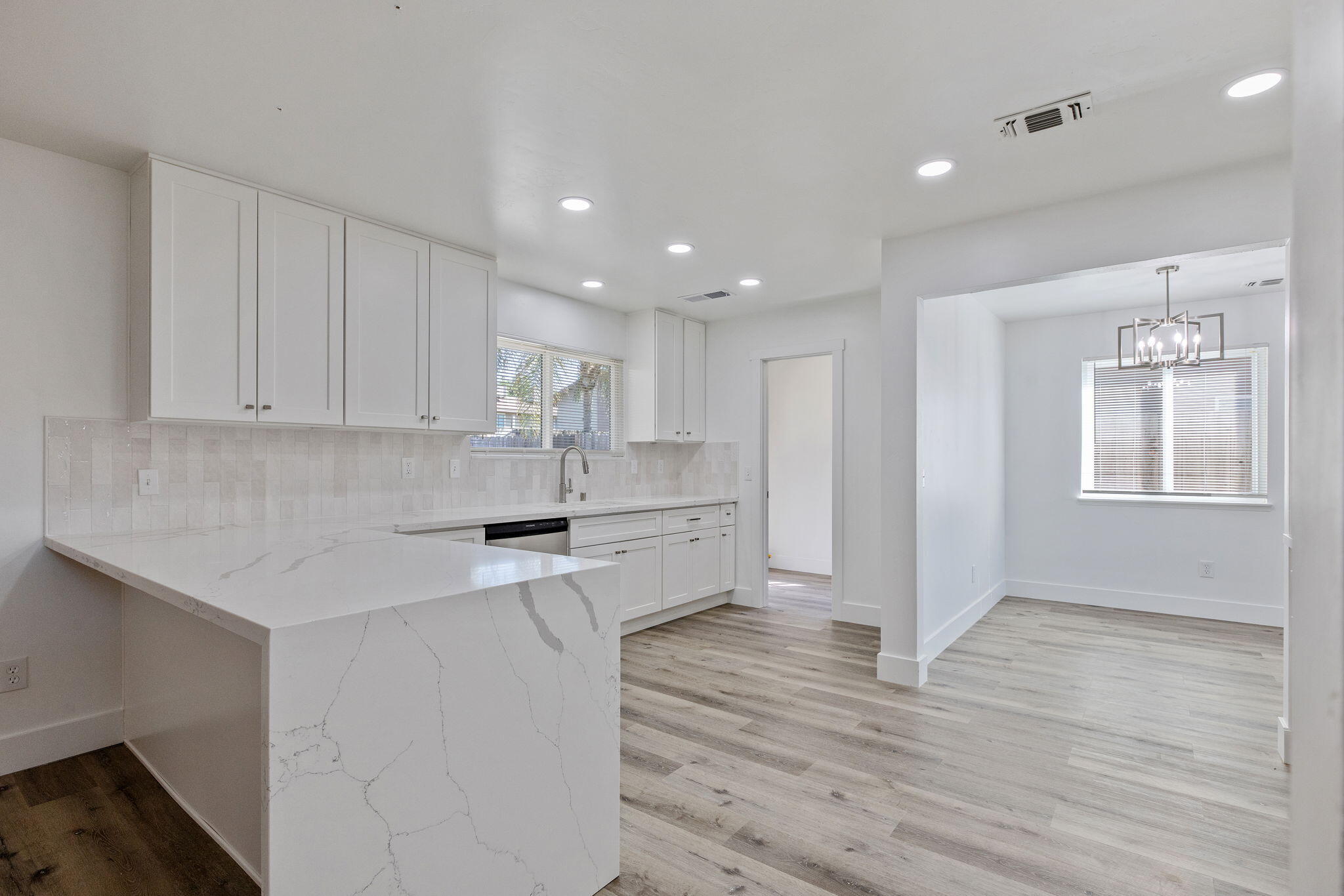 874 Linda Lee Cir, Lemoore, CA 93245