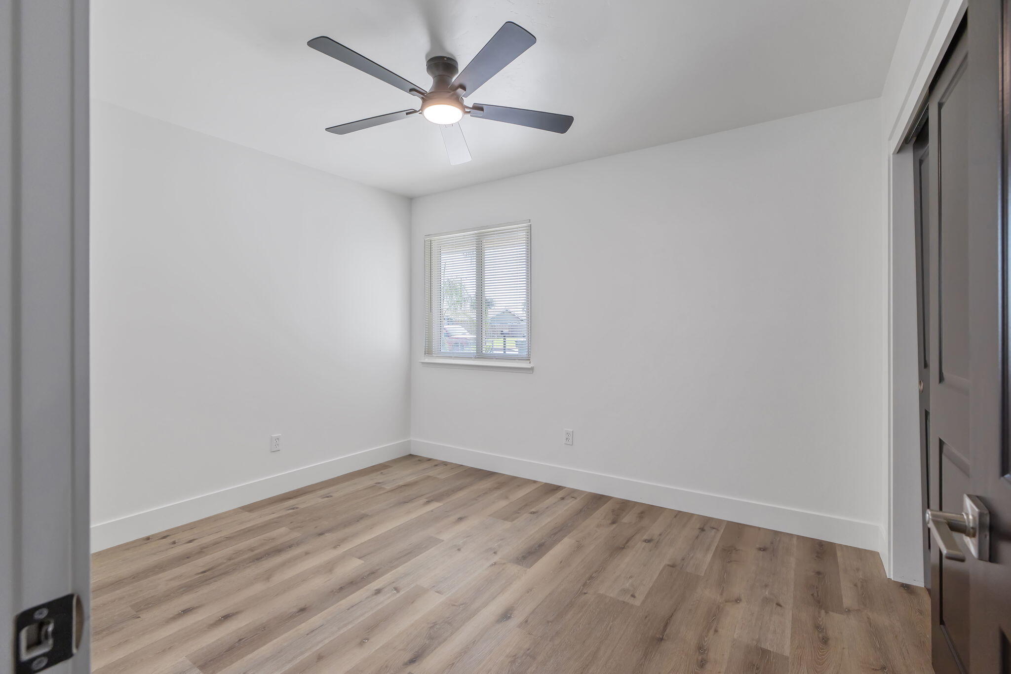 874 Linda Lee Cir, Lemoore, CA 93245