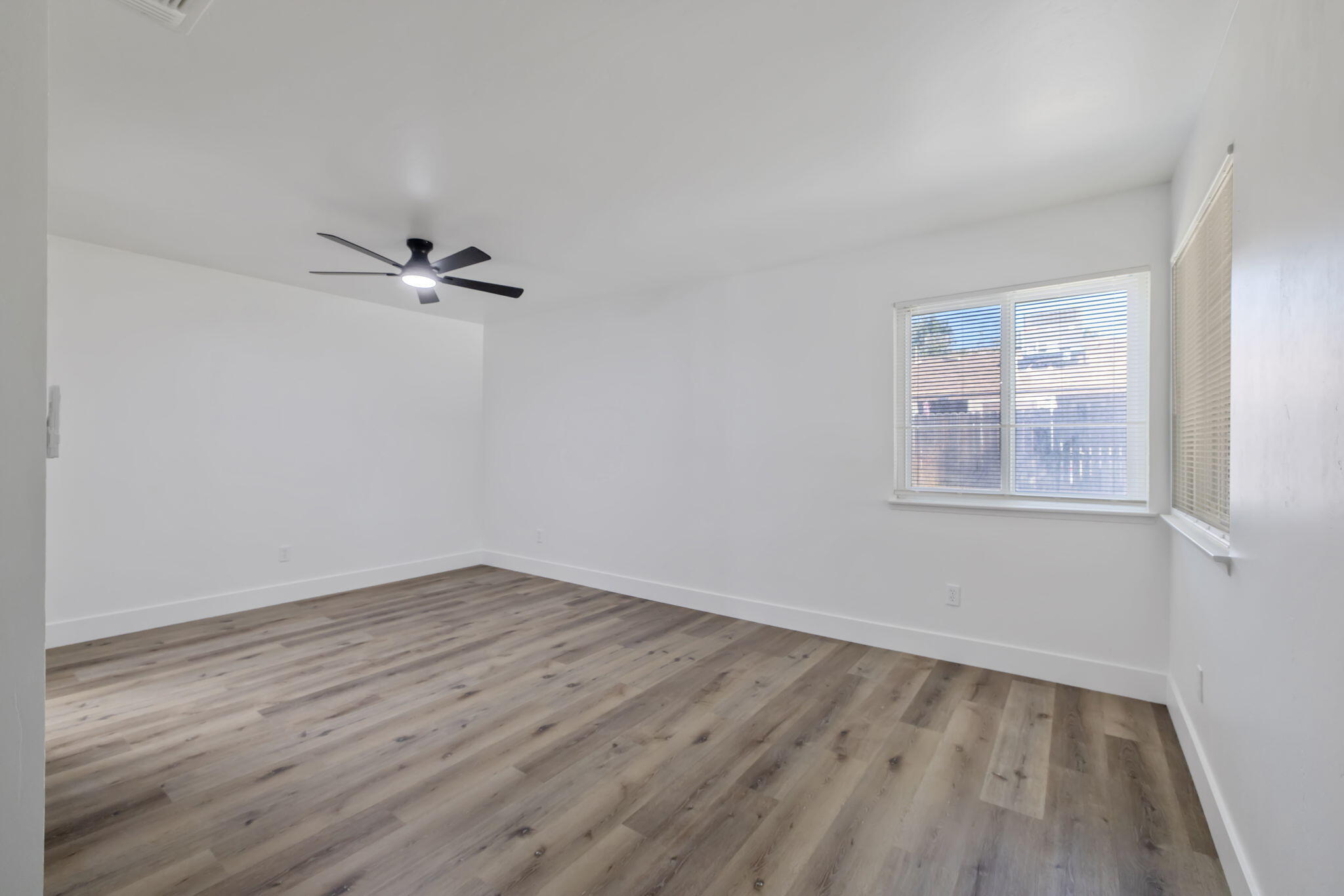 874 Linda Lee Cir, Lemoore, CA 93245