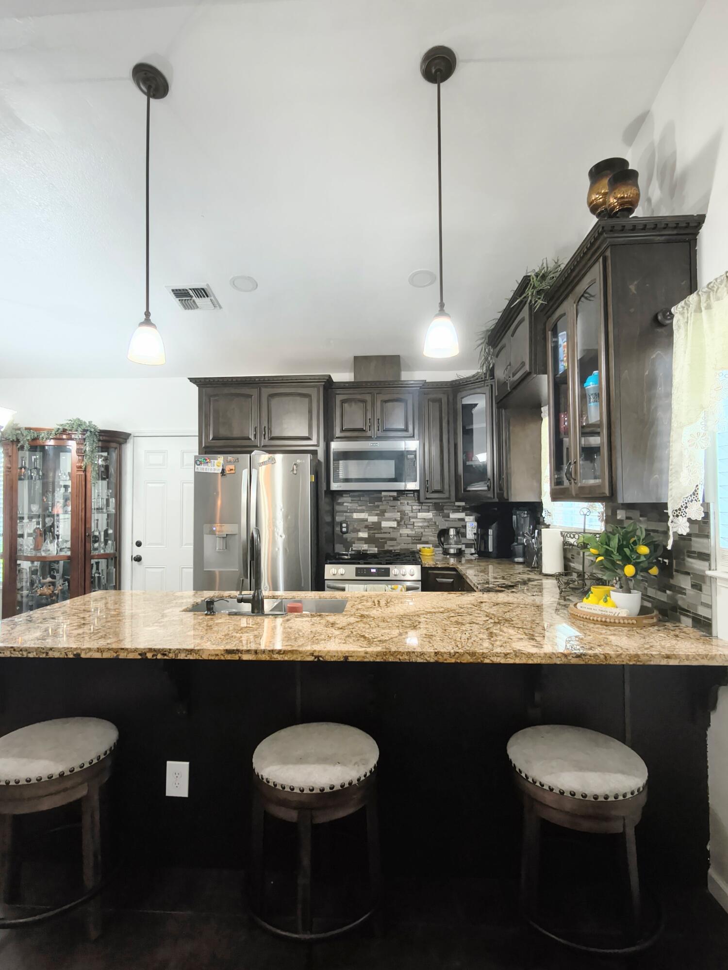 1379 Lombard St, Hanford, CA 93230