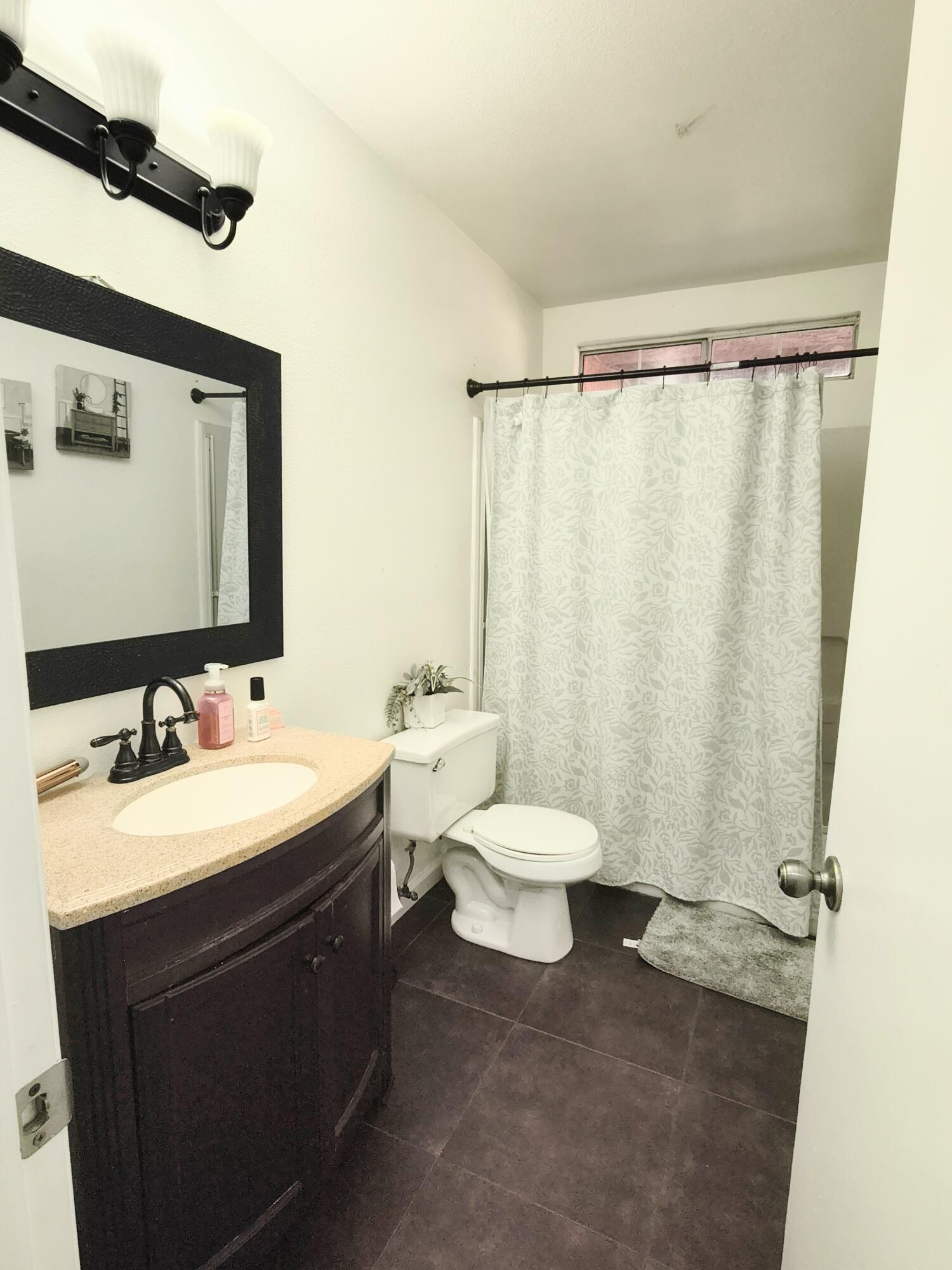 1379 Lombard St, Hanford, CA 93230