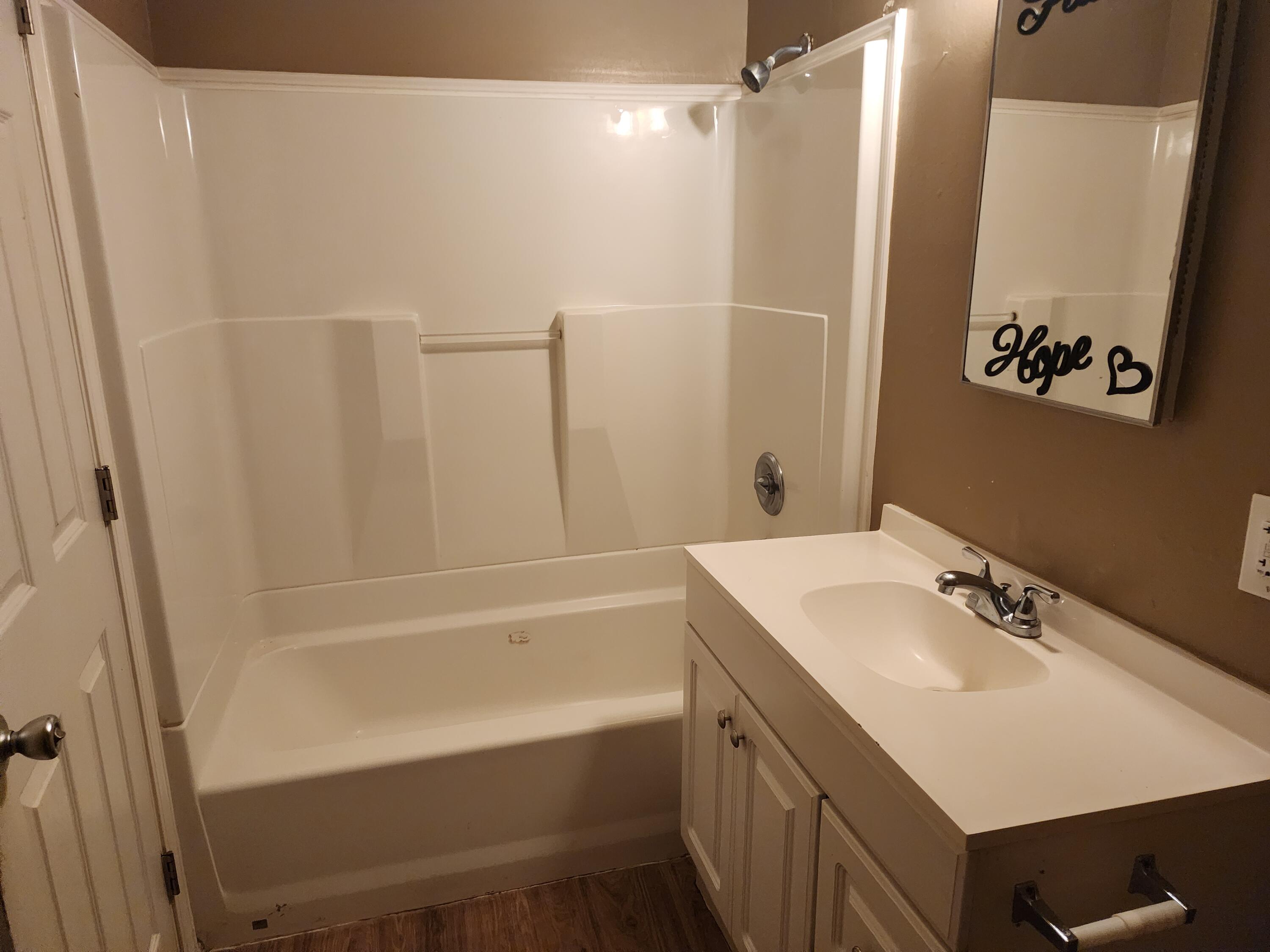 1124 Robin Ave, Hanford, CA 93230