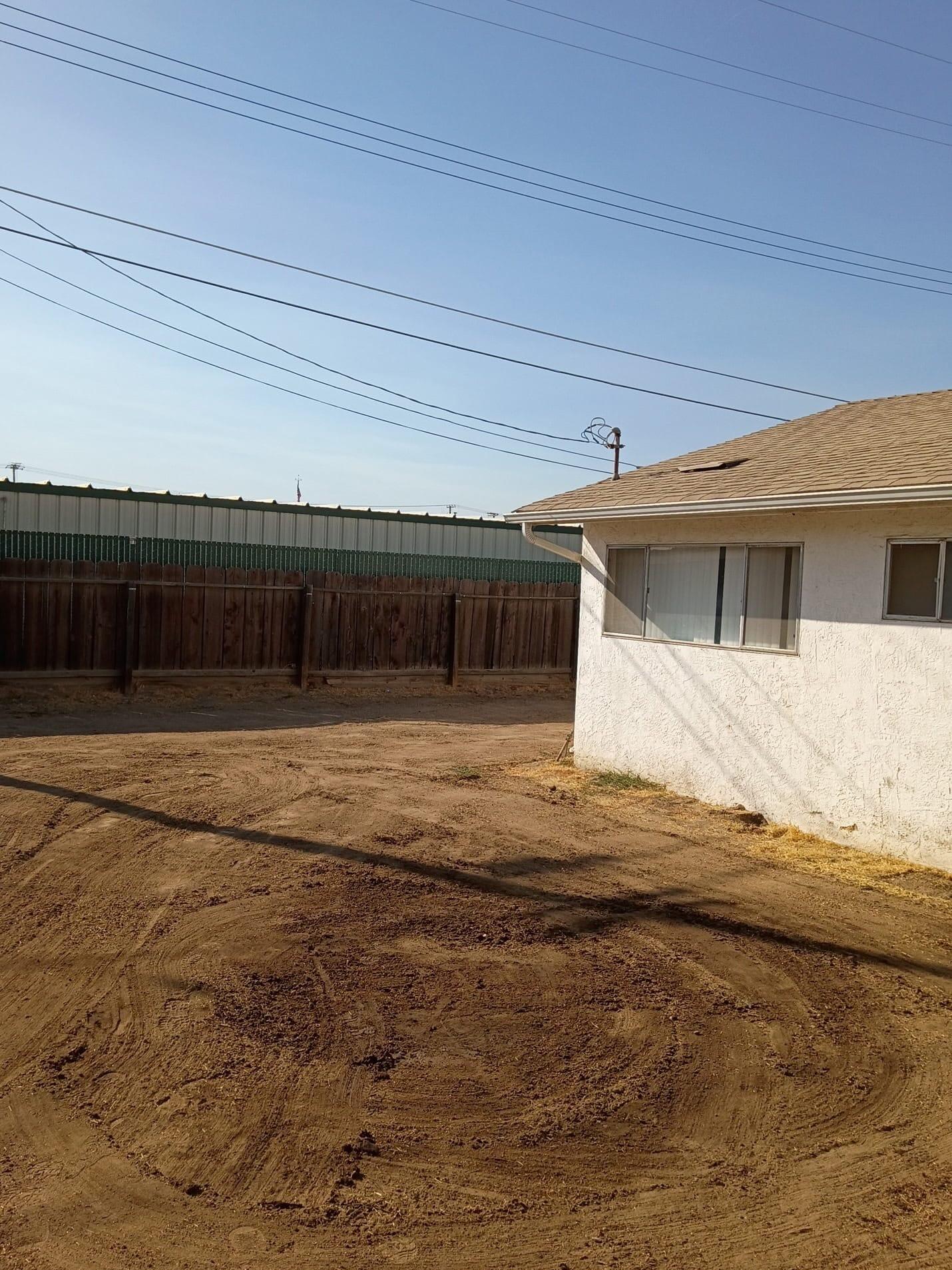 1124 Robin Ave, Hanford, CA 93230