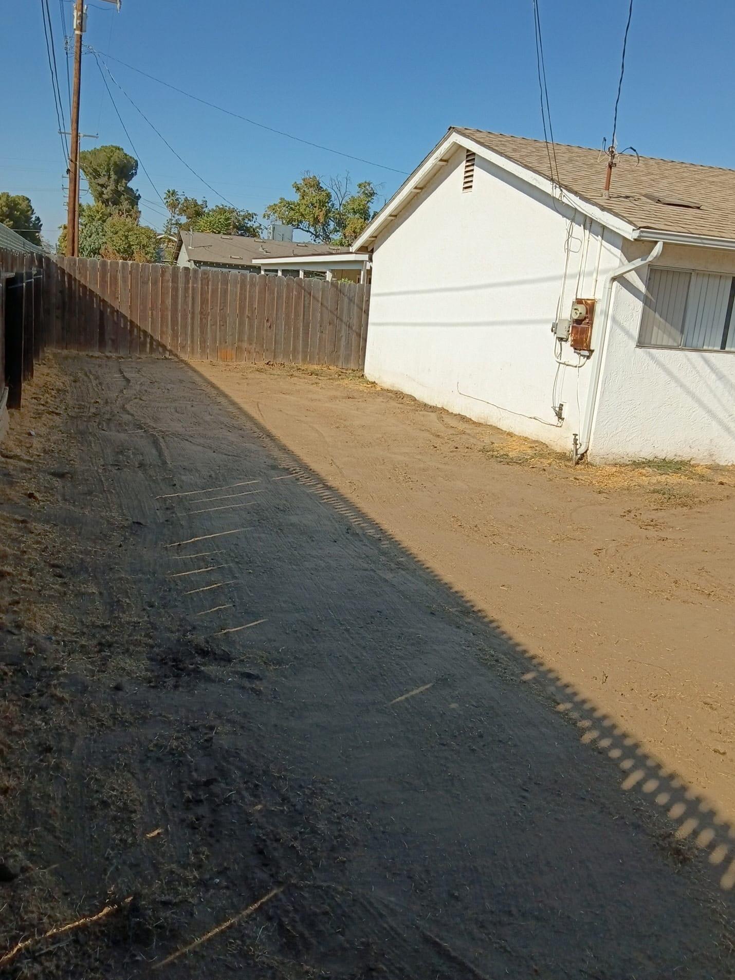 1124 Robin Ave, Hanford, CA 93230