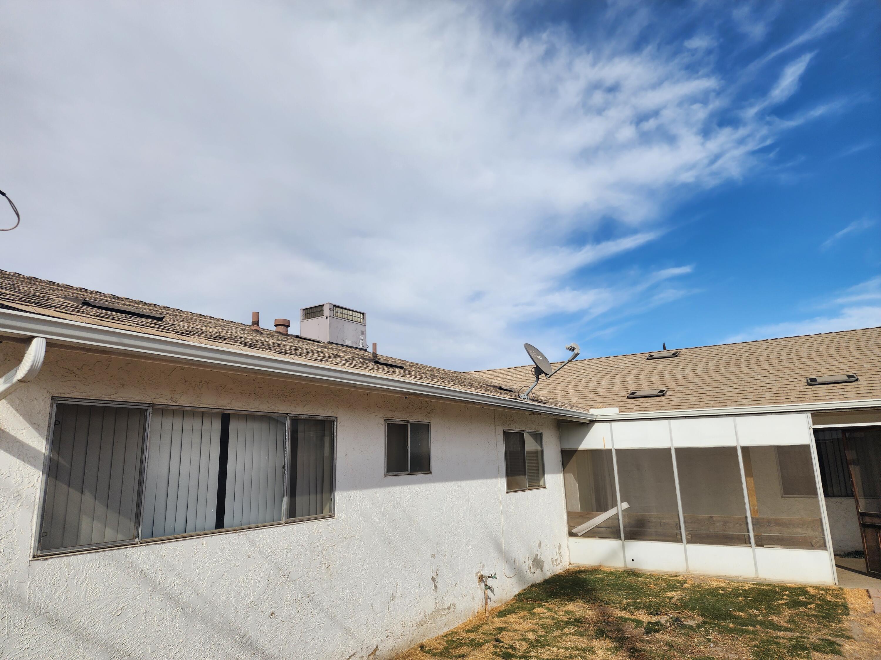 1124 Robin Ave, Hanford, CA 93230