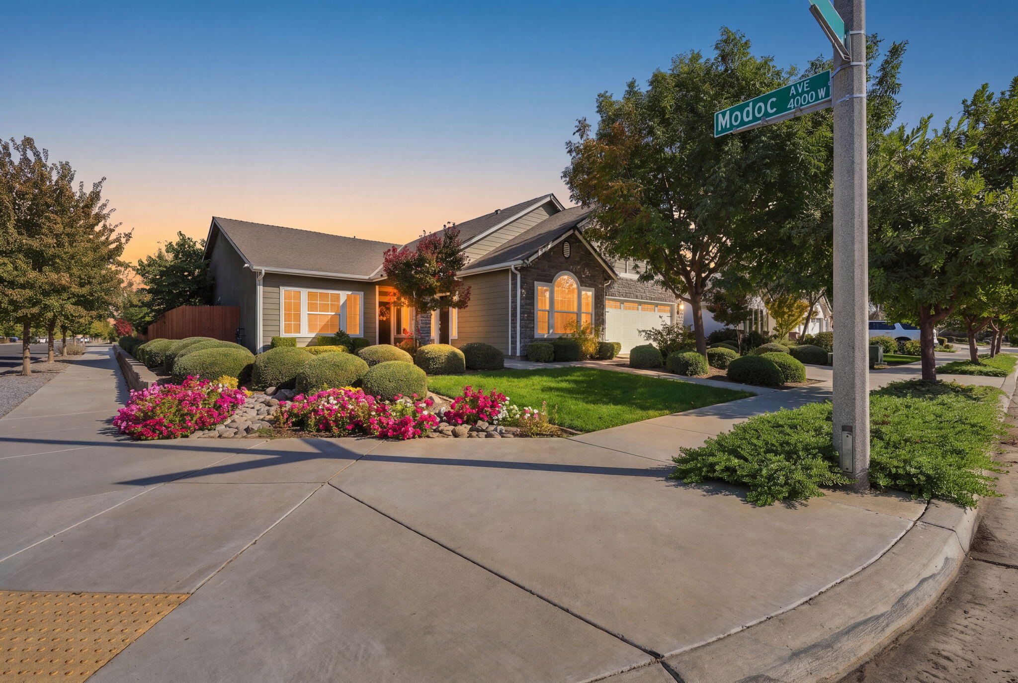2548 N Chinowth St, Visalia, CA 93291