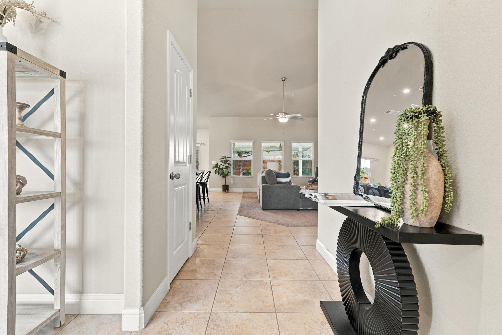 2548 N Chinowth St, Visalia, CA 93291