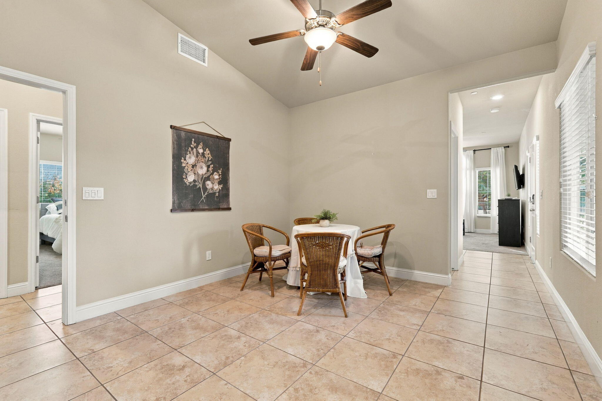 2548 N Chinowth St, Visalia, CA 93291