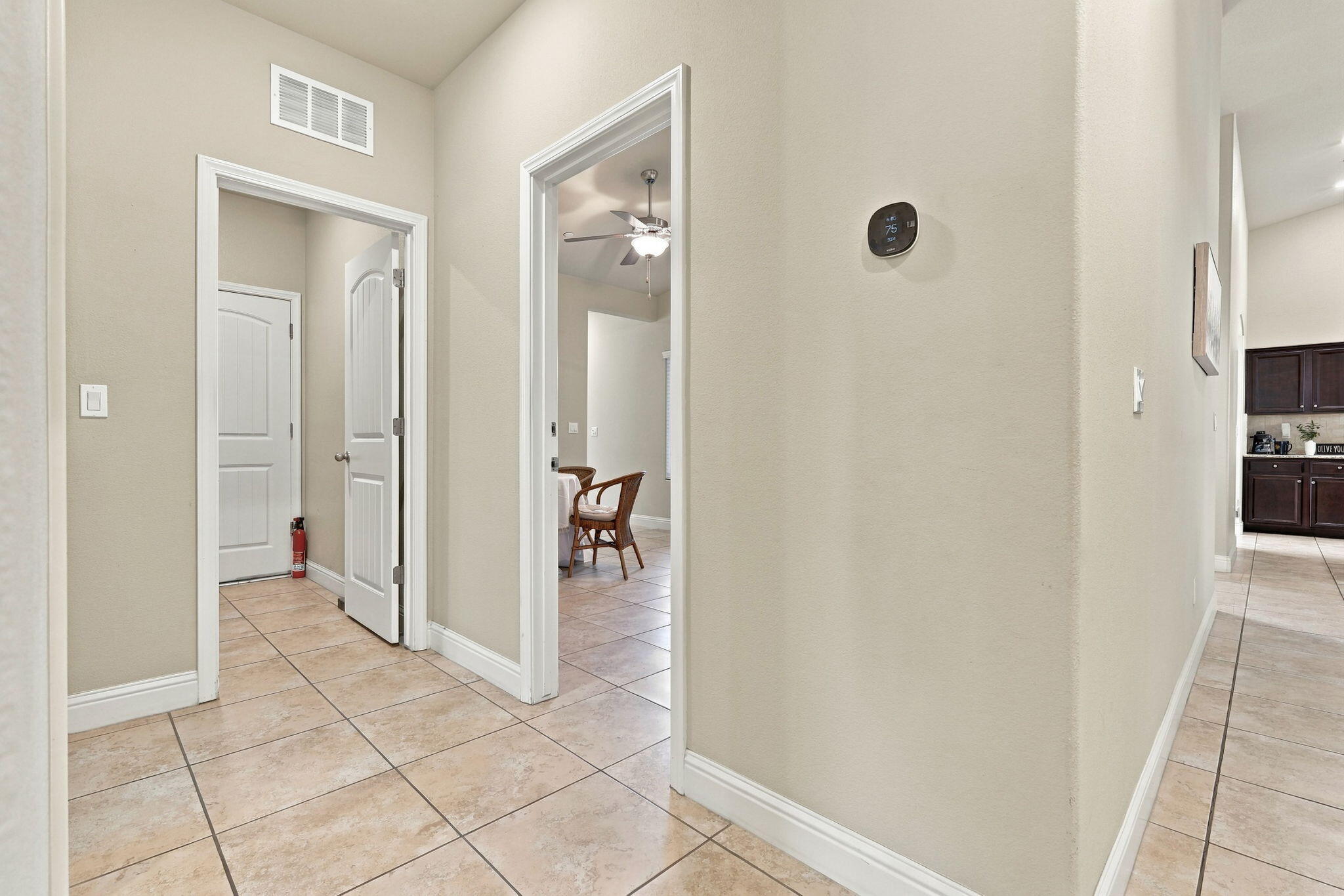 2548 N Chinowth St, Visalia, CA 93291