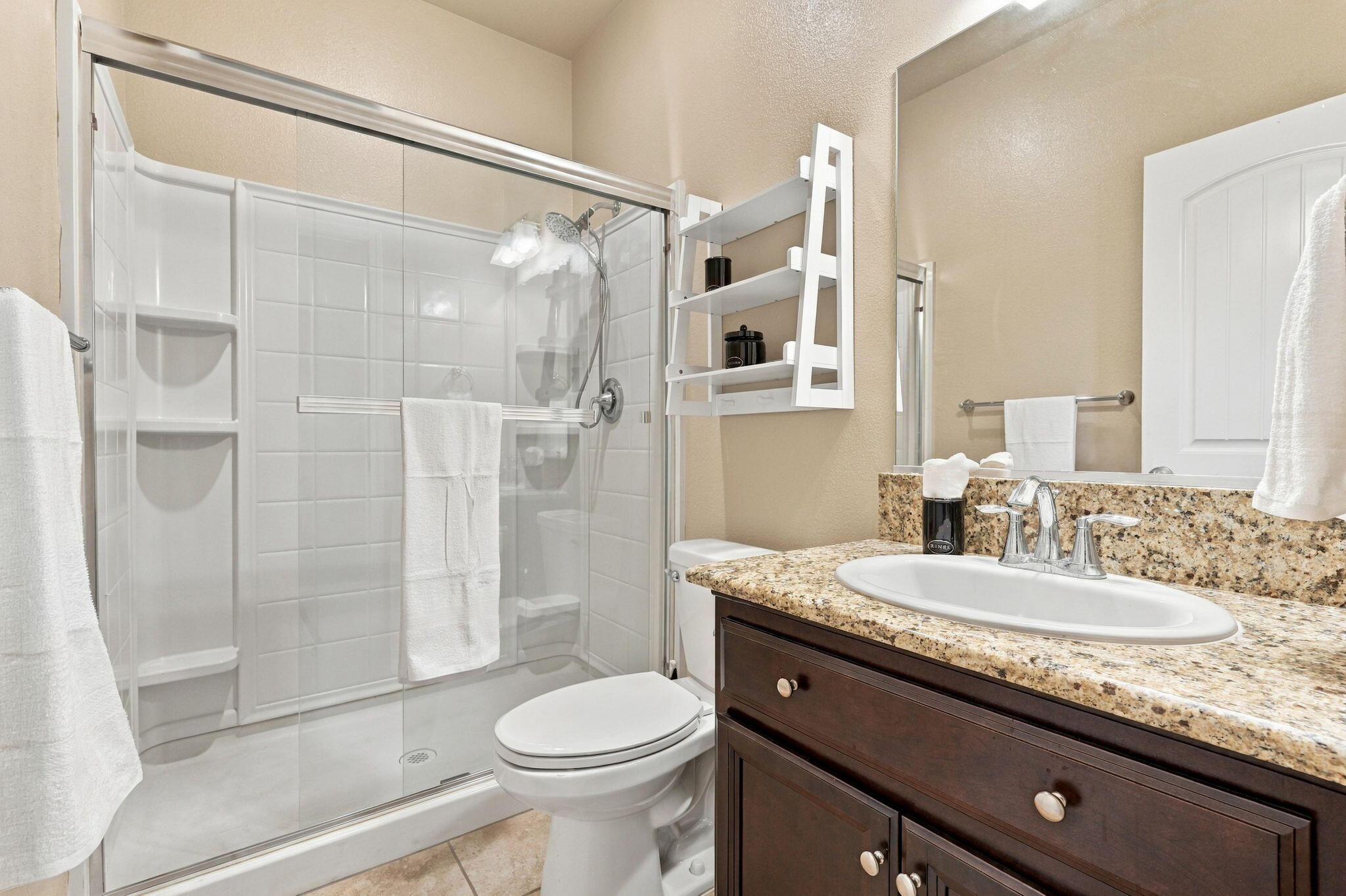2548 N Chinowth St, Visalia, CA 93291
