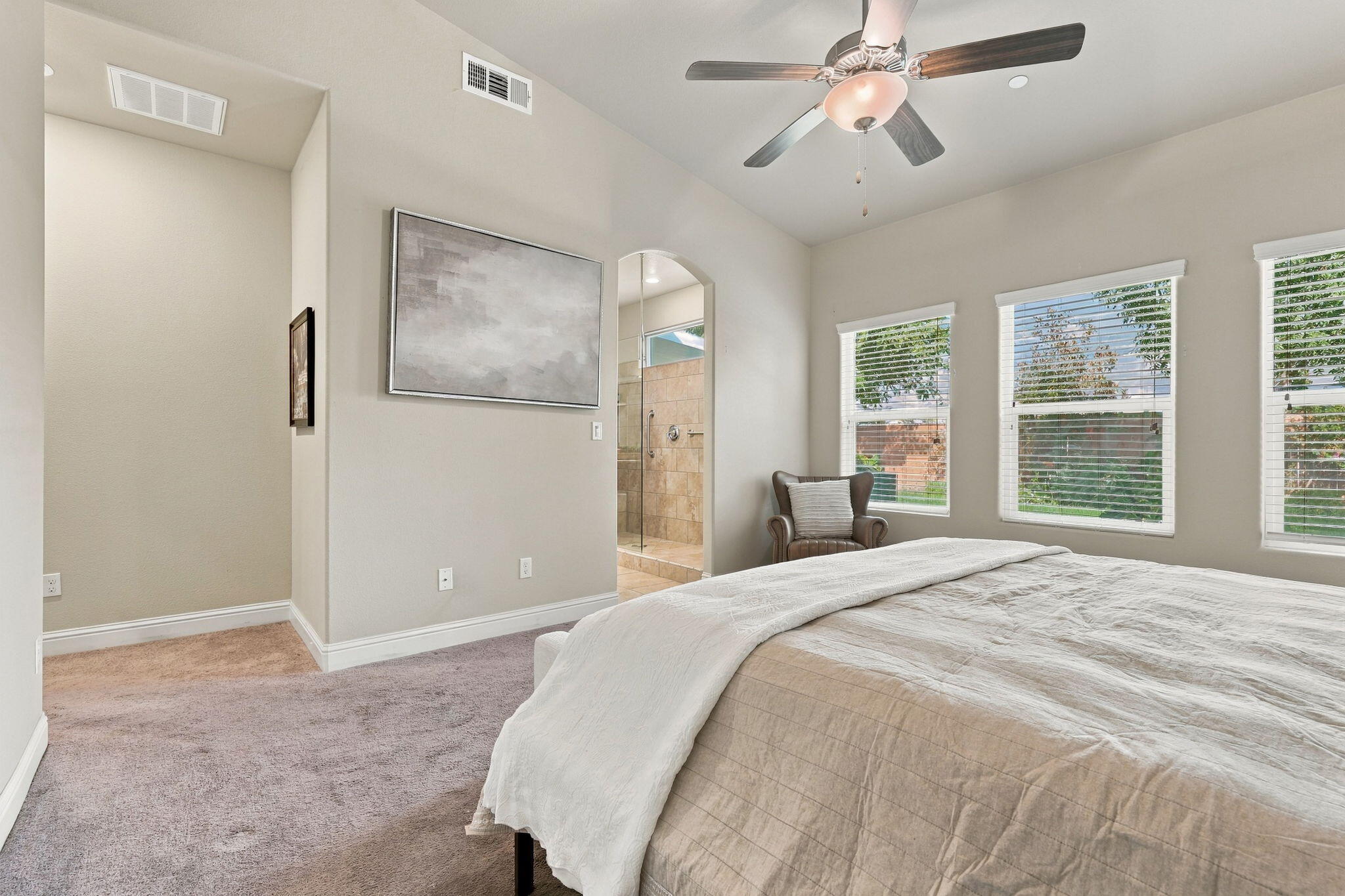 2548 N Chinowth St, Visalia, CA 93291