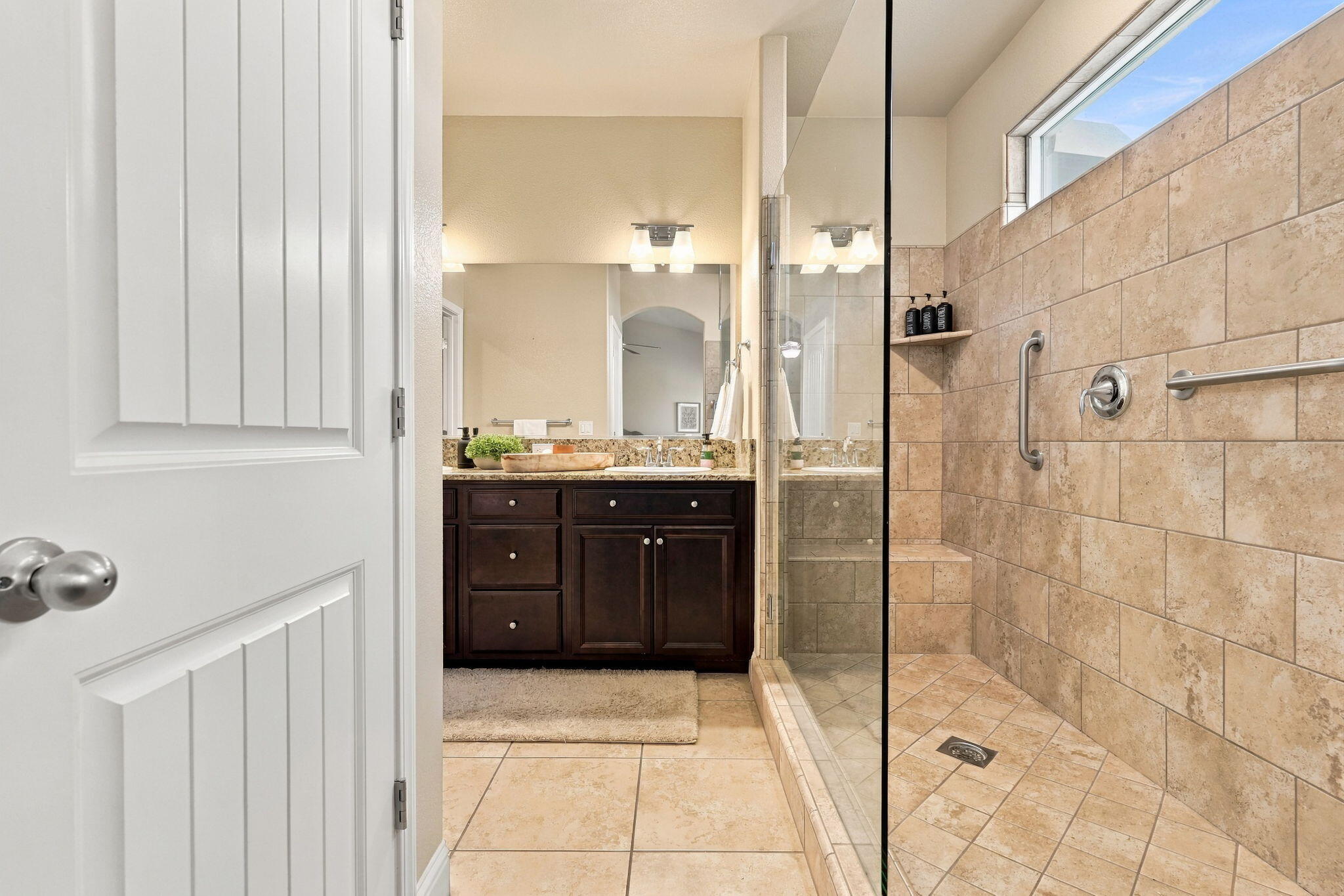 2548 N Chinowth St, Visalia, CA 93291