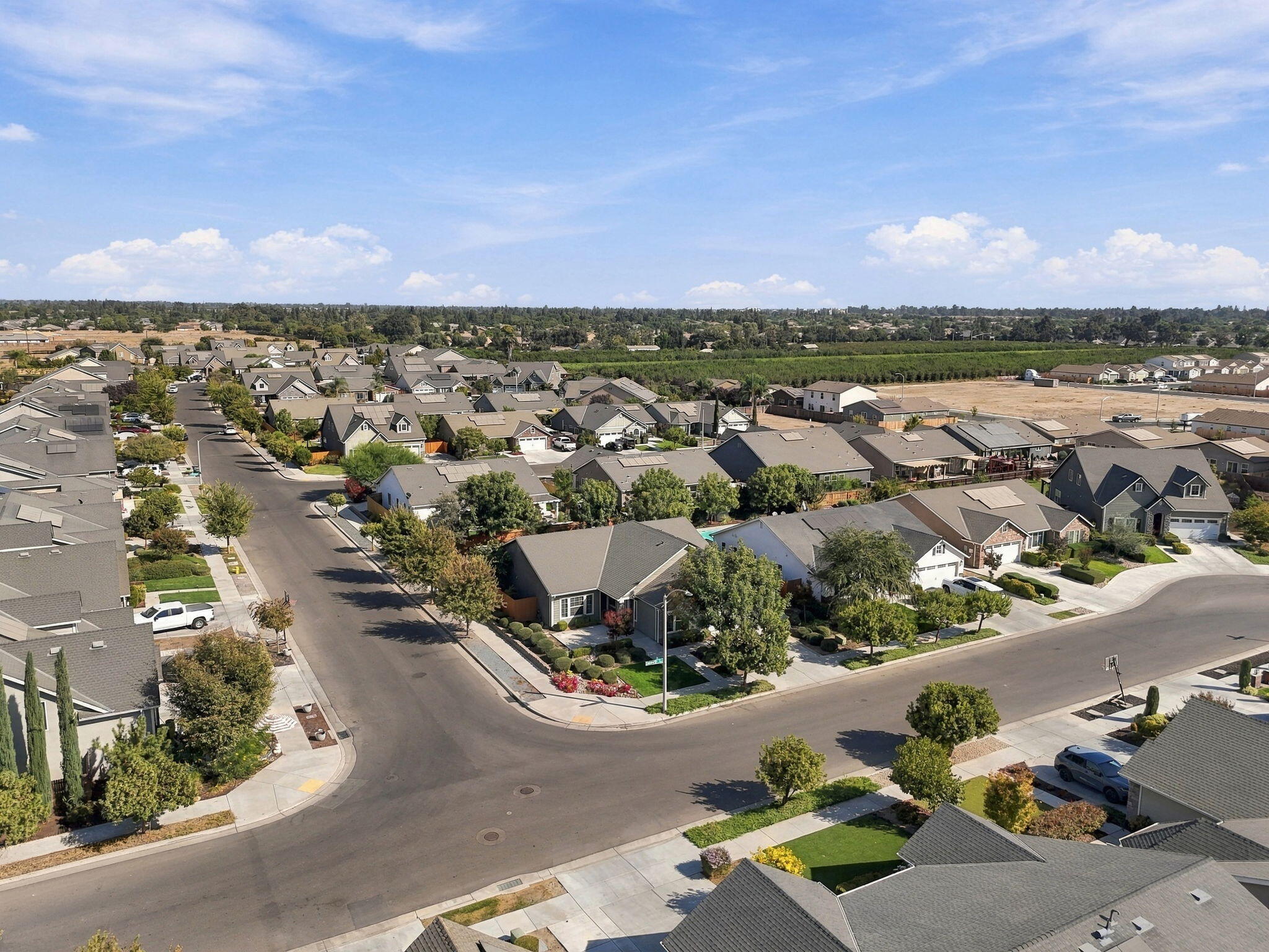 2548 N Chinowth St, Visalia, CA 93291