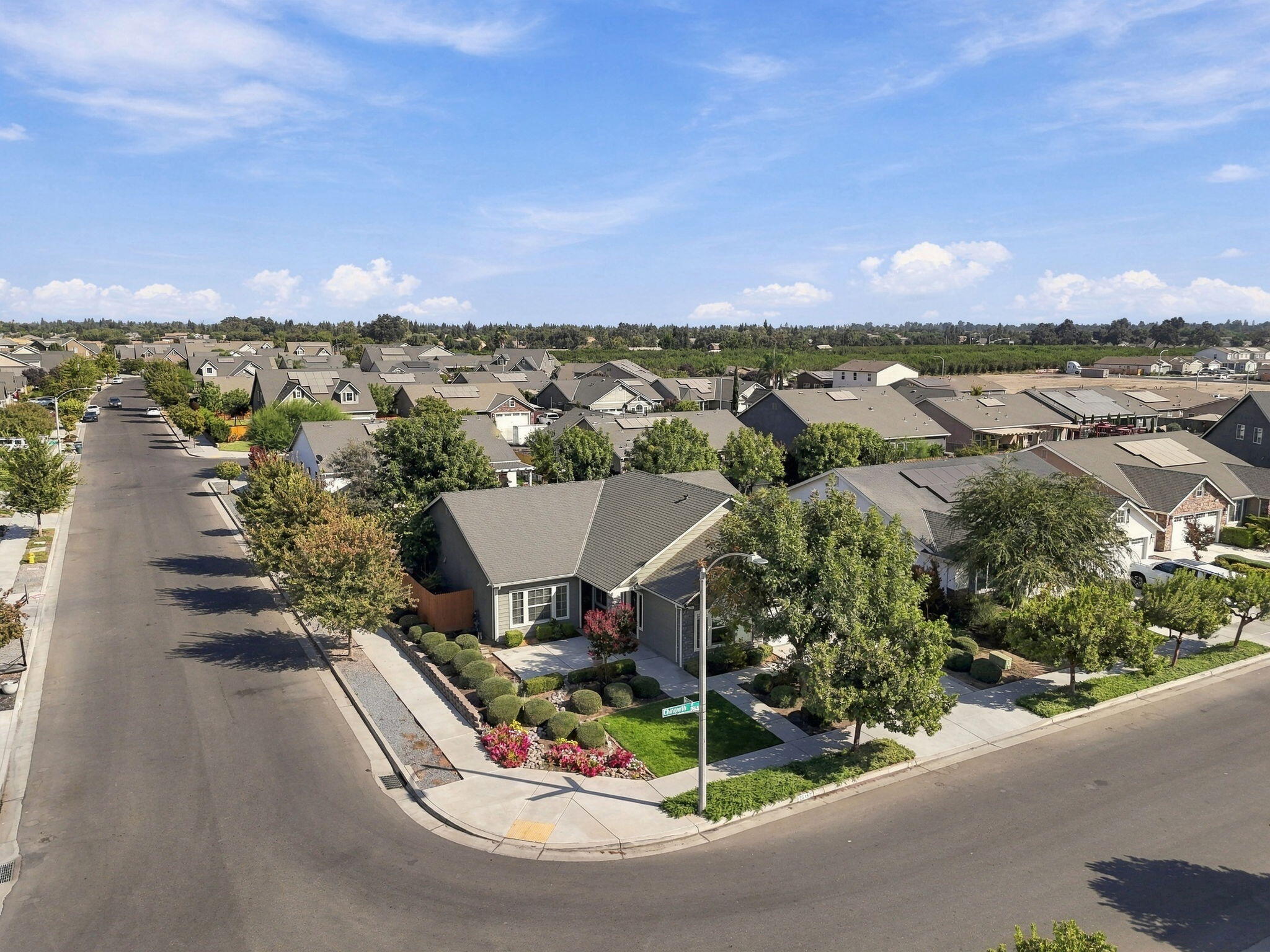 2548 N Chinowth St, Visalia, CA 93291