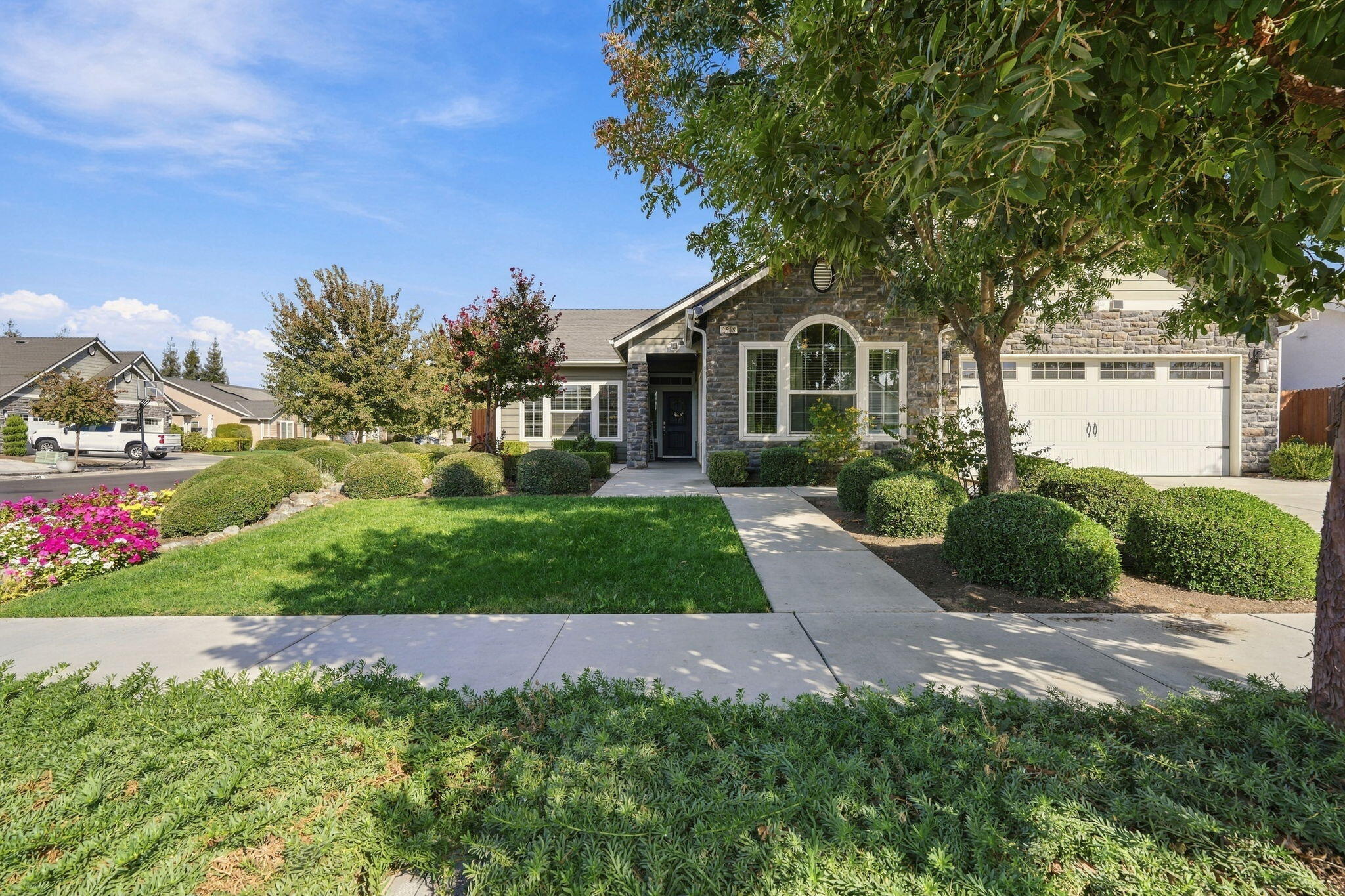 2548 N Chinowth St, Visalia, CA 93291