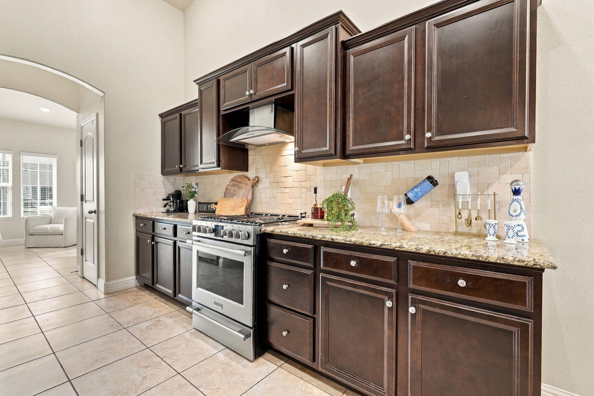 2548 N Chinowth St, Visalia, CA 93291