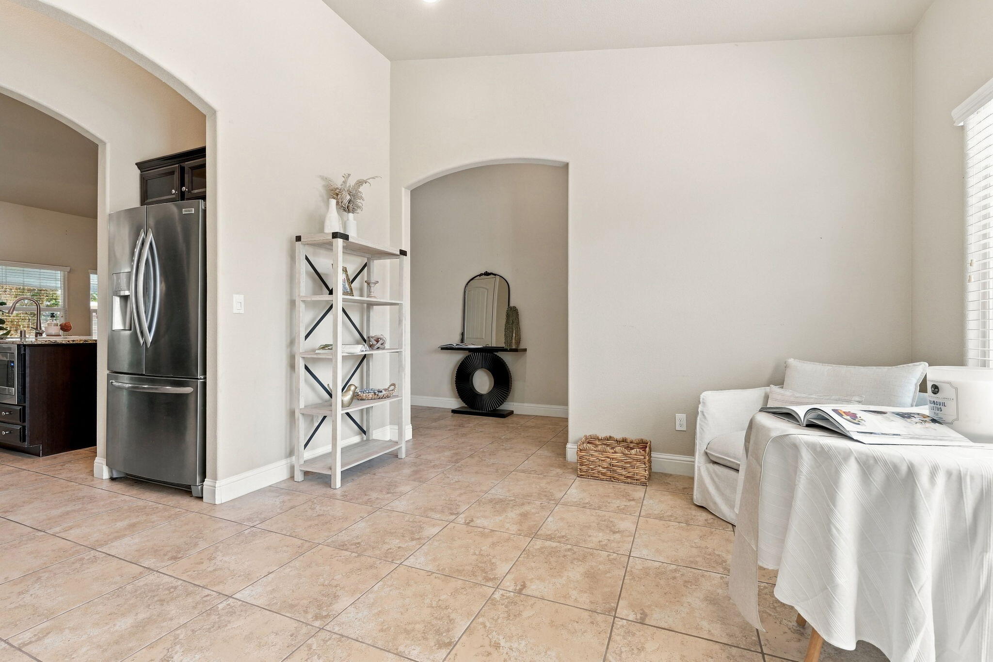 2548 N Chinowth St, Visalia, CA 93291