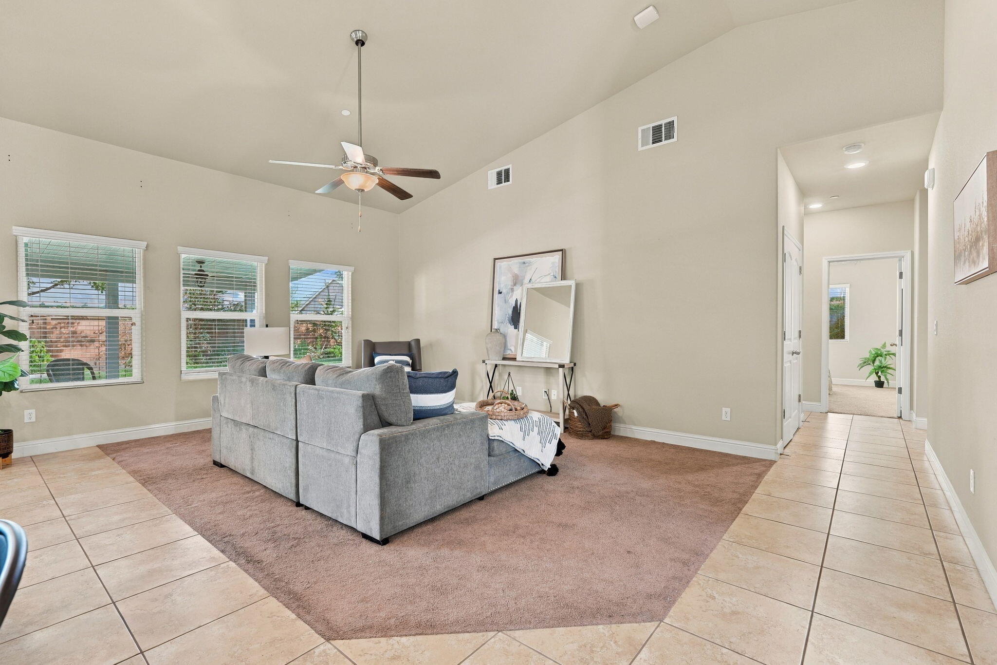 2548 N Chinowth St, Visalia, CA 93291