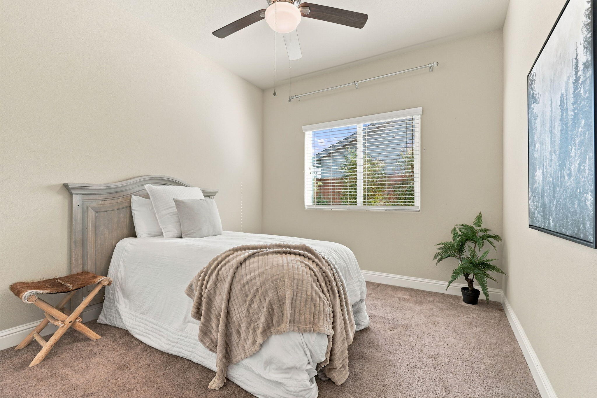 2548 N Chinowth St, Visalia, CA 93291