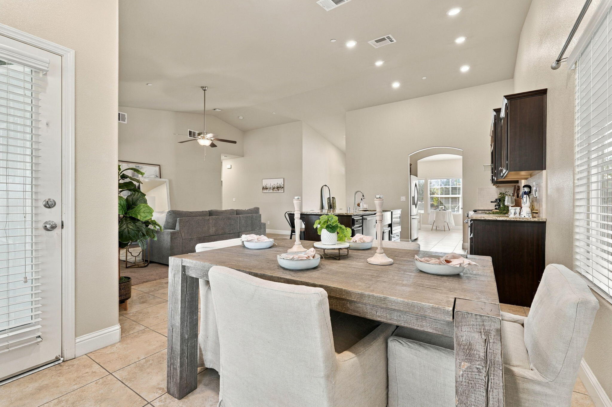 2548 N Chinowth St, Visalia, CA 93291