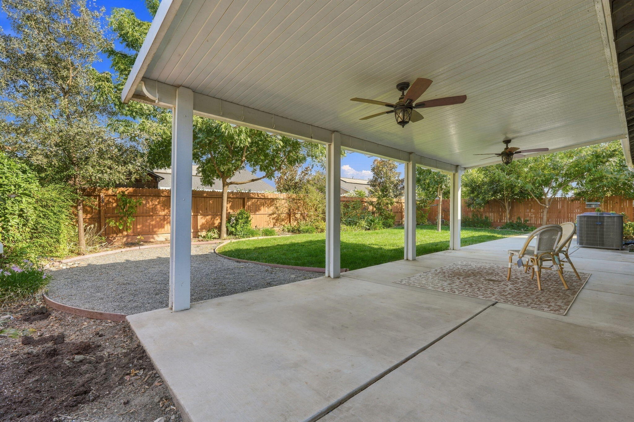 2548 N Chinowth St, Visalia, CA 93291