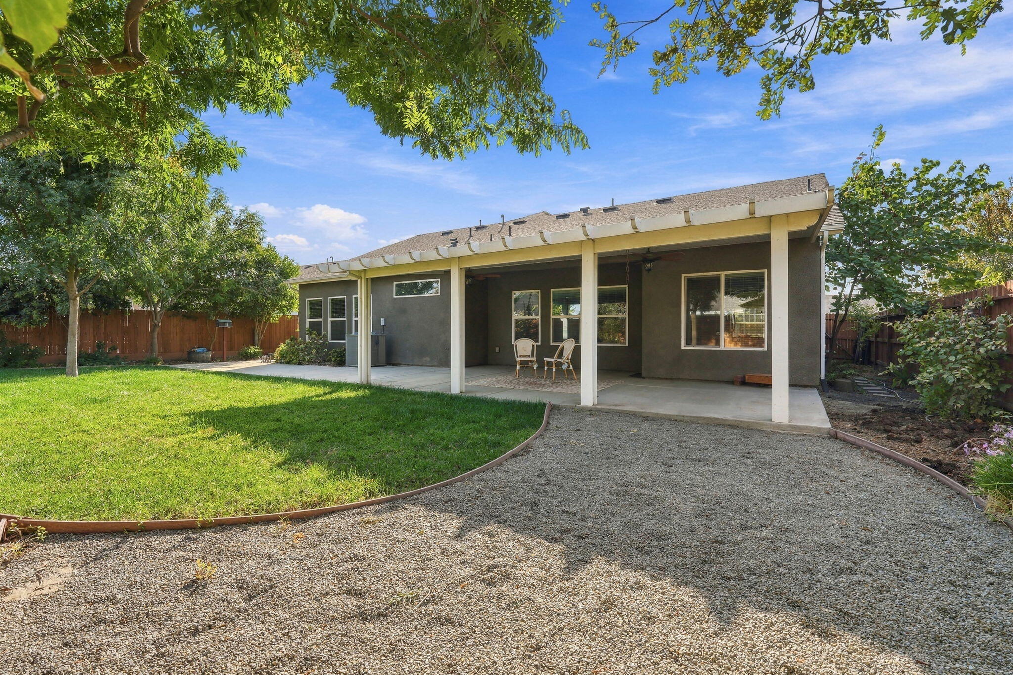 2548 N Chinowth St, Visalia, CA 93291