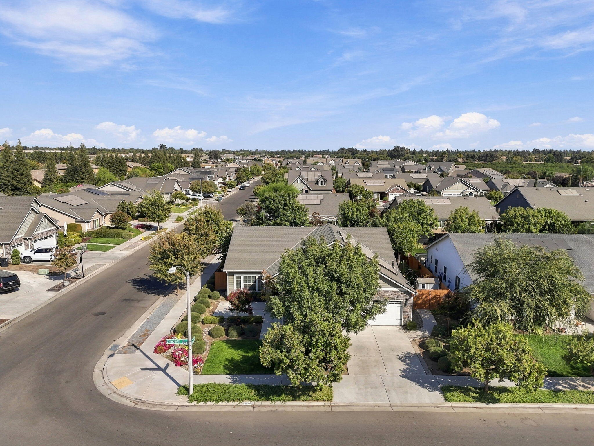 2548 N Chinowth St, Visalia, CA 93291