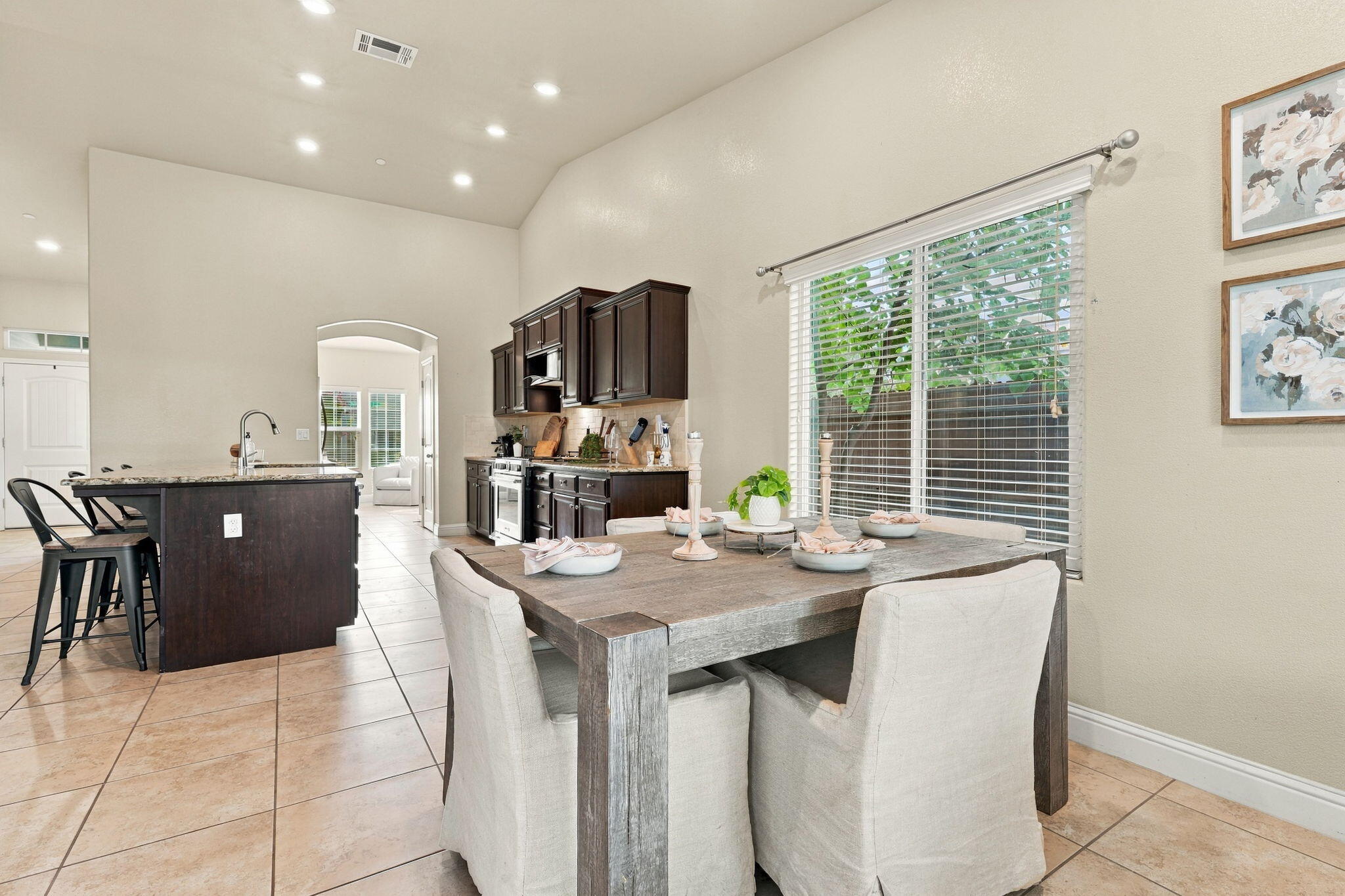 2548 N Chinowth St, Visalia, CA 93291