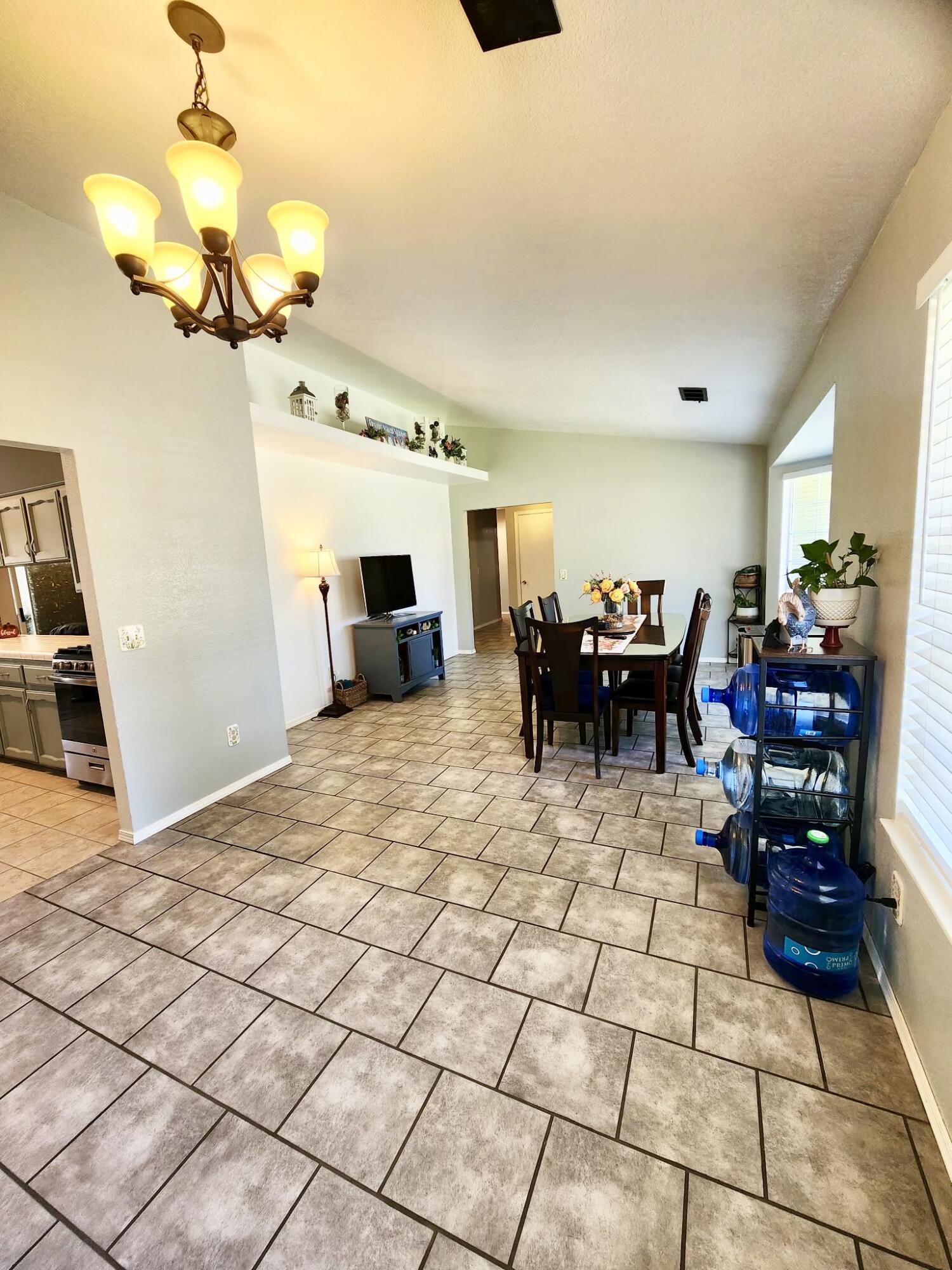 4235 W Mission Ct, Visalia, CA 93277