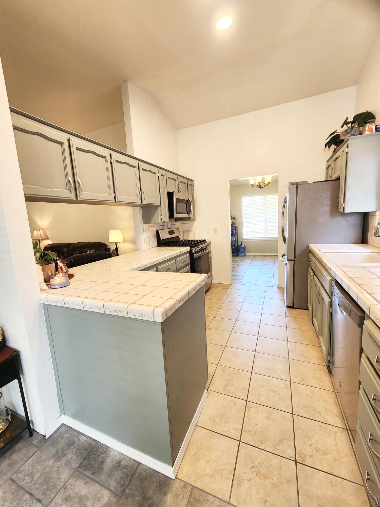 4235 W Mission Ct, Visalia, CA 93277