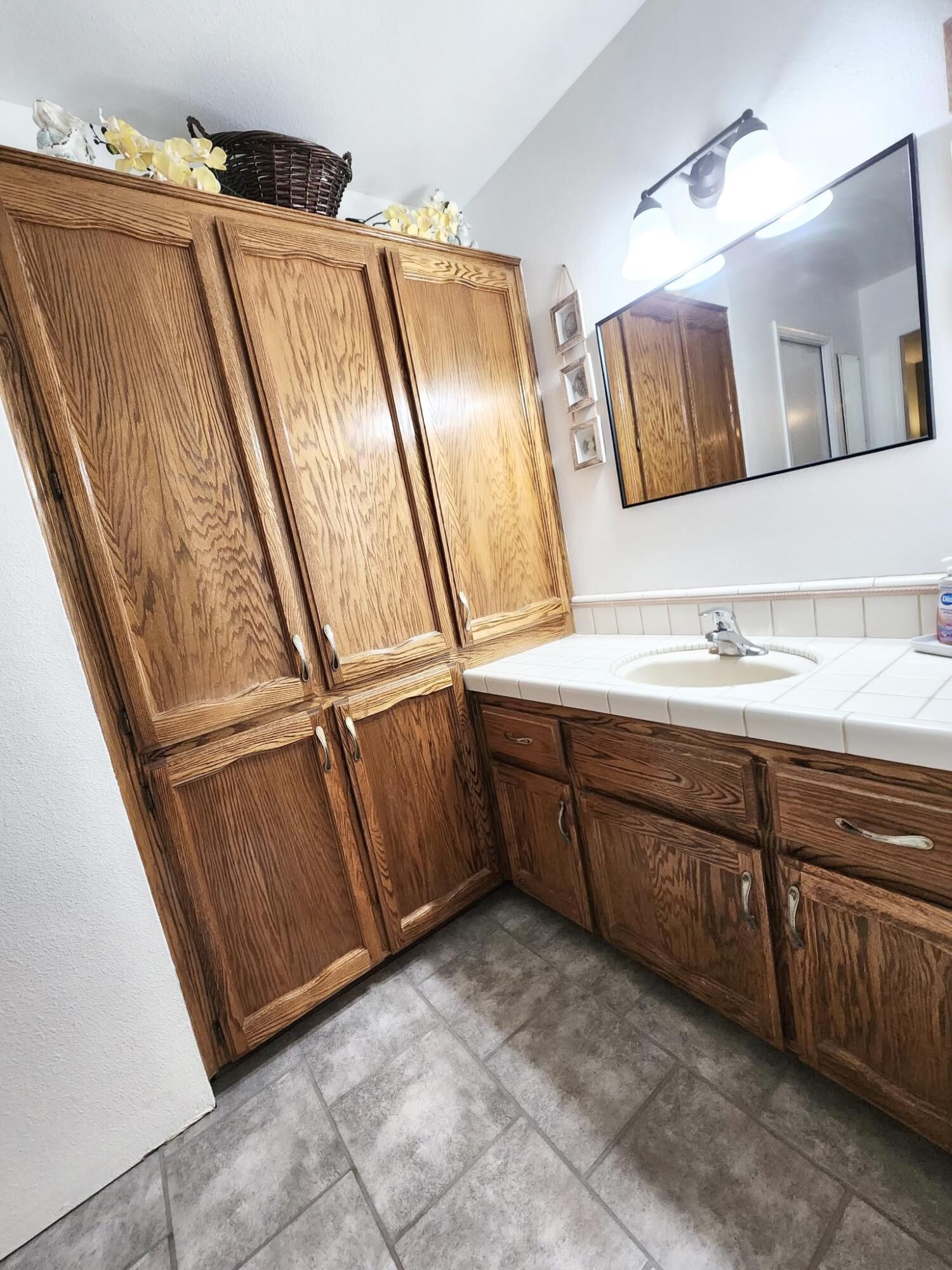 4235 W Mission Ct, Visalia, CA 93277