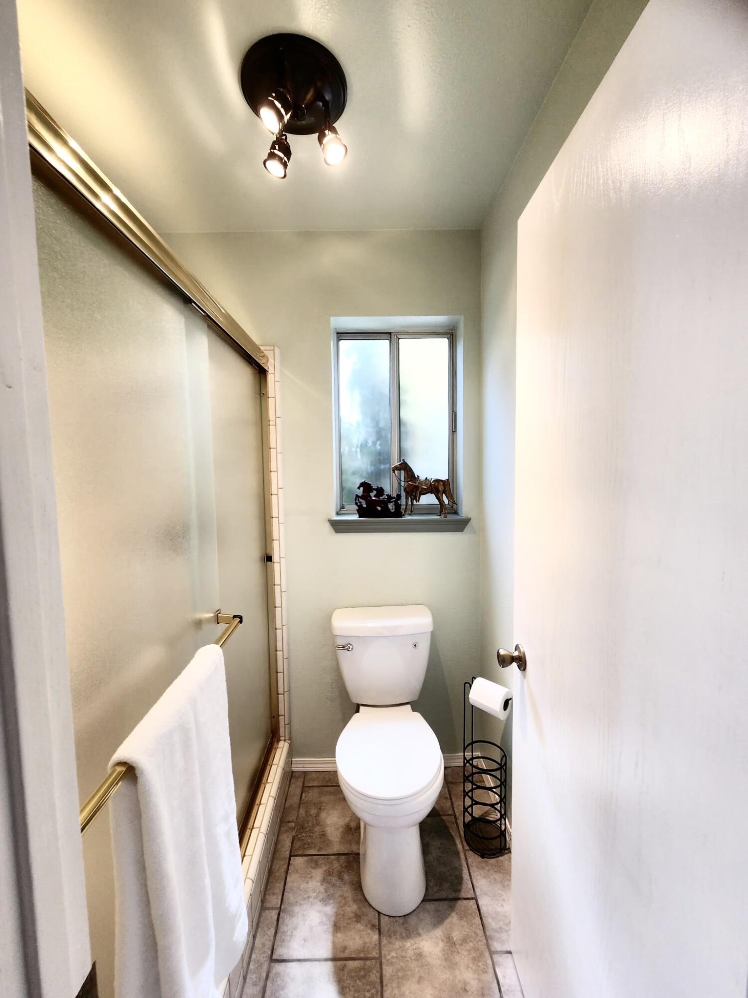 4235 W Mission Ct, Visalia, CA 93277