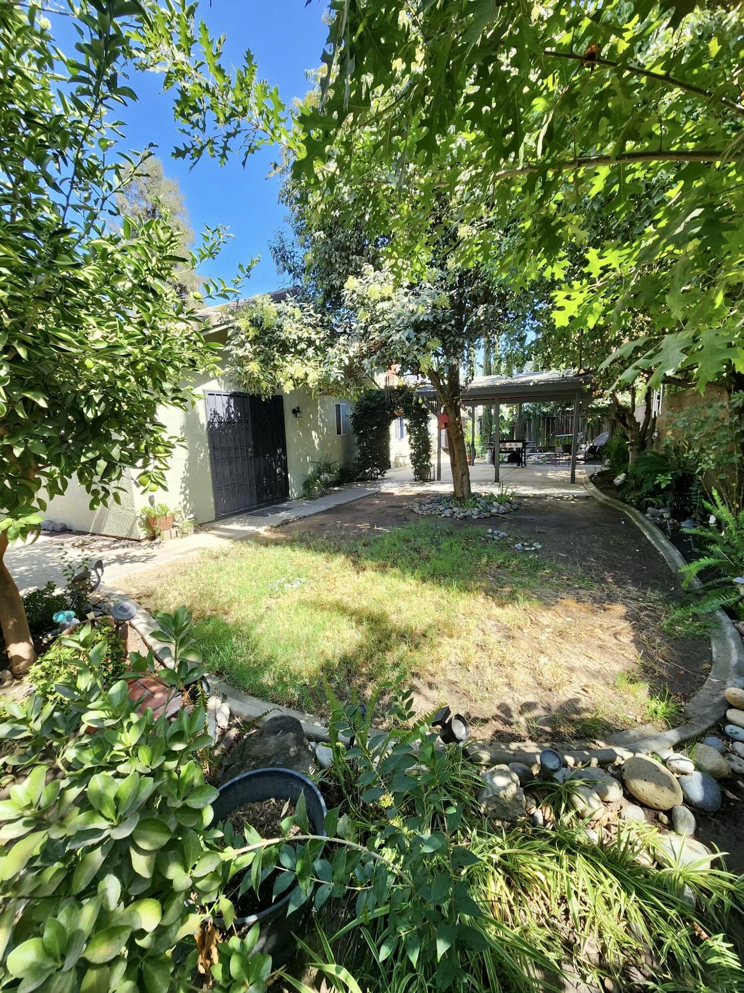 4235 W Mission Ct, Visalia, CA 93277