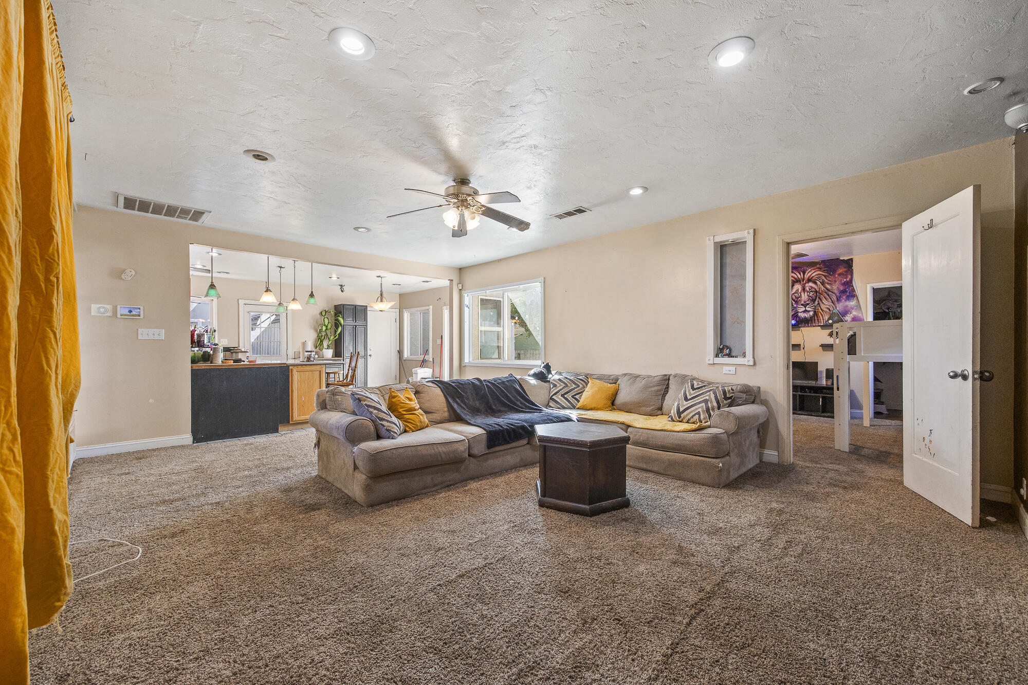 515 Neville St, Hanford, CA 93230