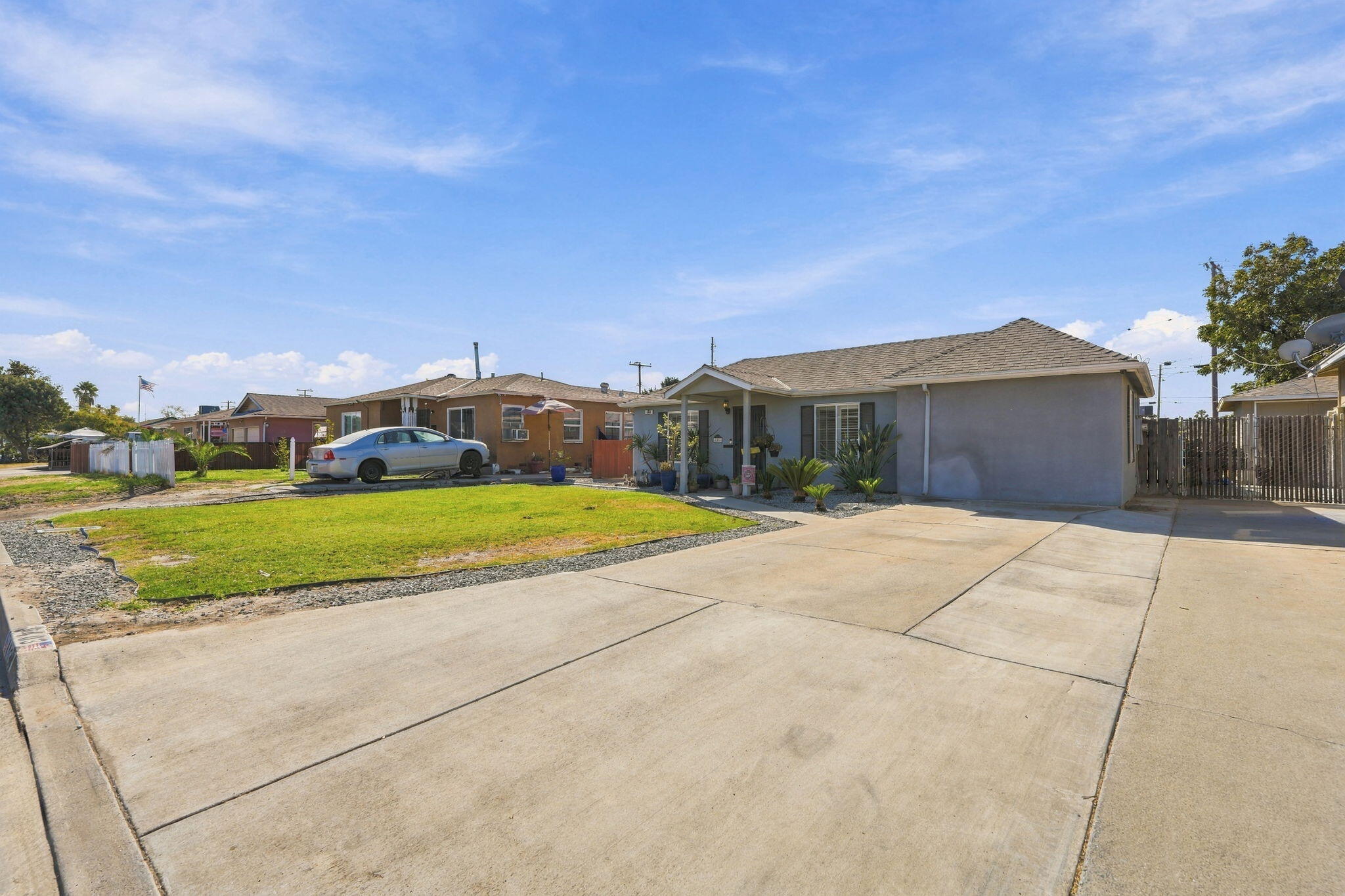 403 E Elm St, Hanford, CA 93230