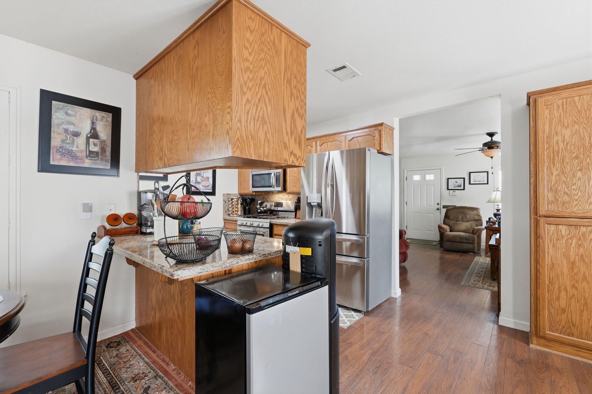 403 E Elm St, Hanford, CA 93230