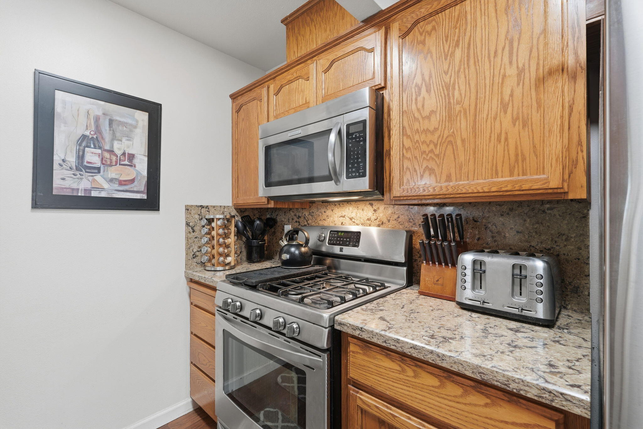403 E Elm St, Hanford, CA 93230