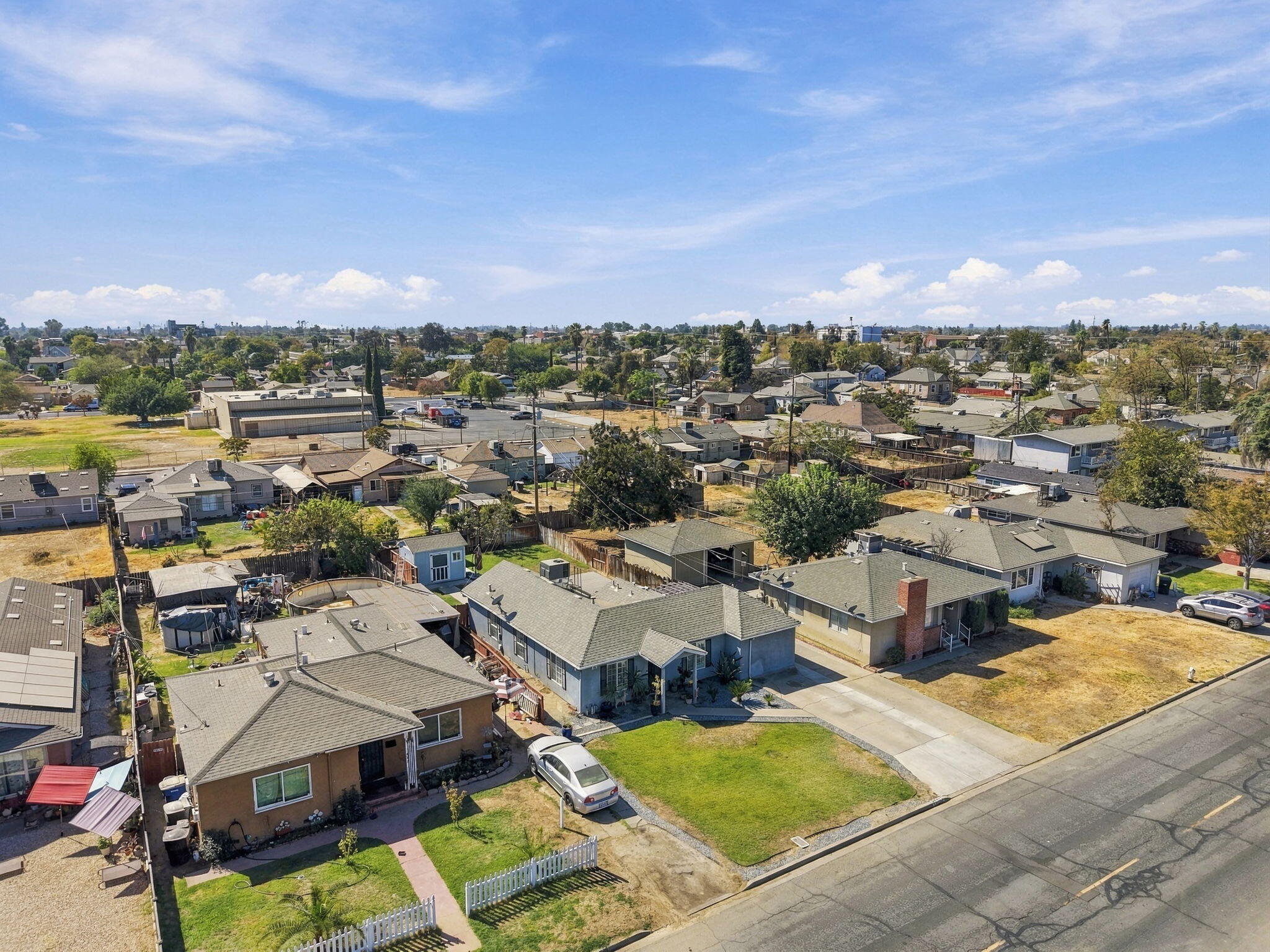 403 E Elm St, Hanford, CA 93230
